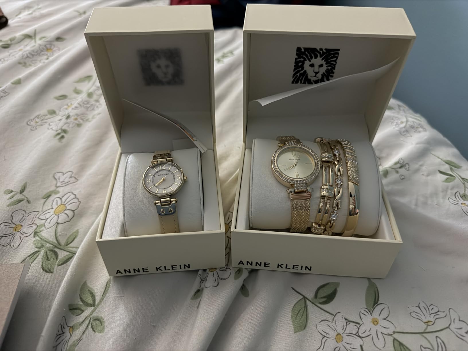 Women's Leather Strap Watch customer photo 2