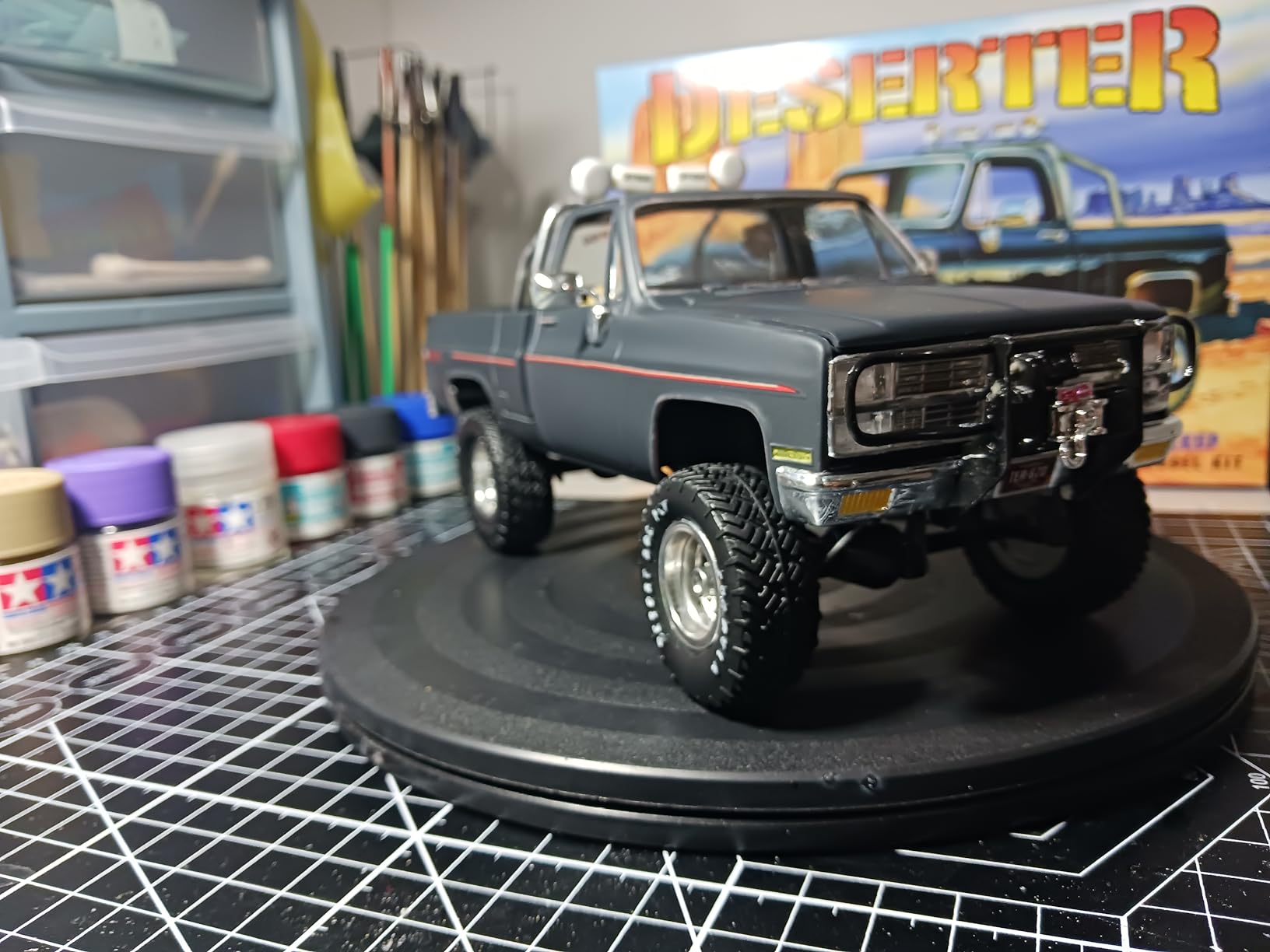 MPC 1984 GMC Pickup 1:25 Scale Model Kit (Black Version) customer photo 2