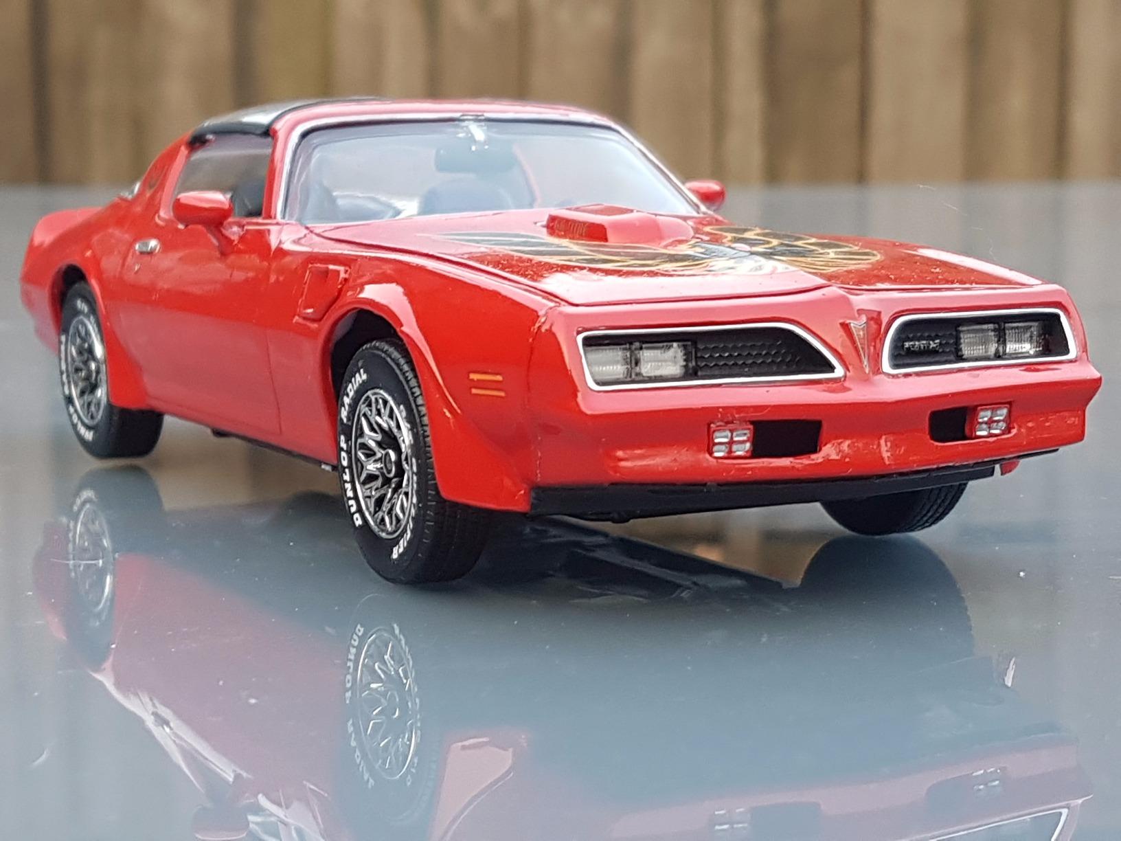 Revell Smokey & the Bandit 1977 Pontiac Firebird Car Model Kit - 1:25 Scale customer photo 2