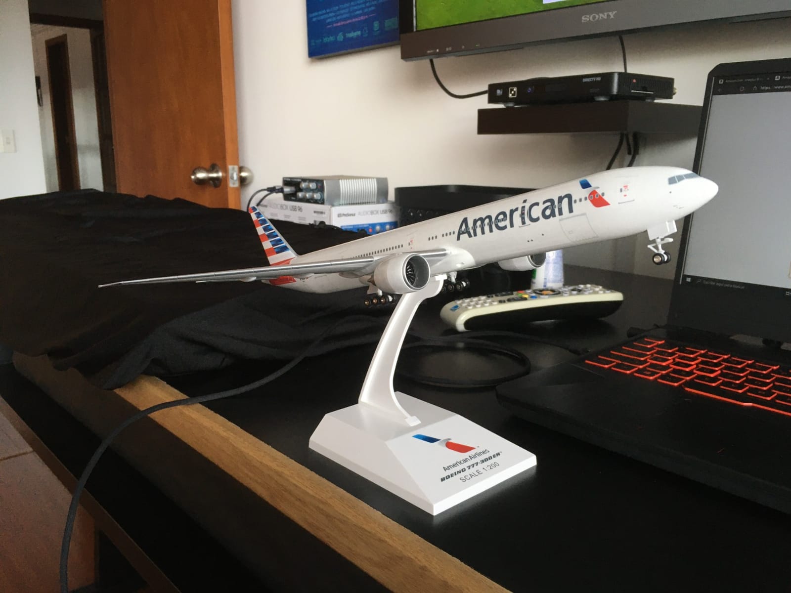 SkyMarks American Airlines Boeing 777-300 1/200 Airplane Model Kit - New Livery Highly Detailed Snap-Fit Collectible with Display Stand for Adult Collectors Ages 14+ customer photo 2