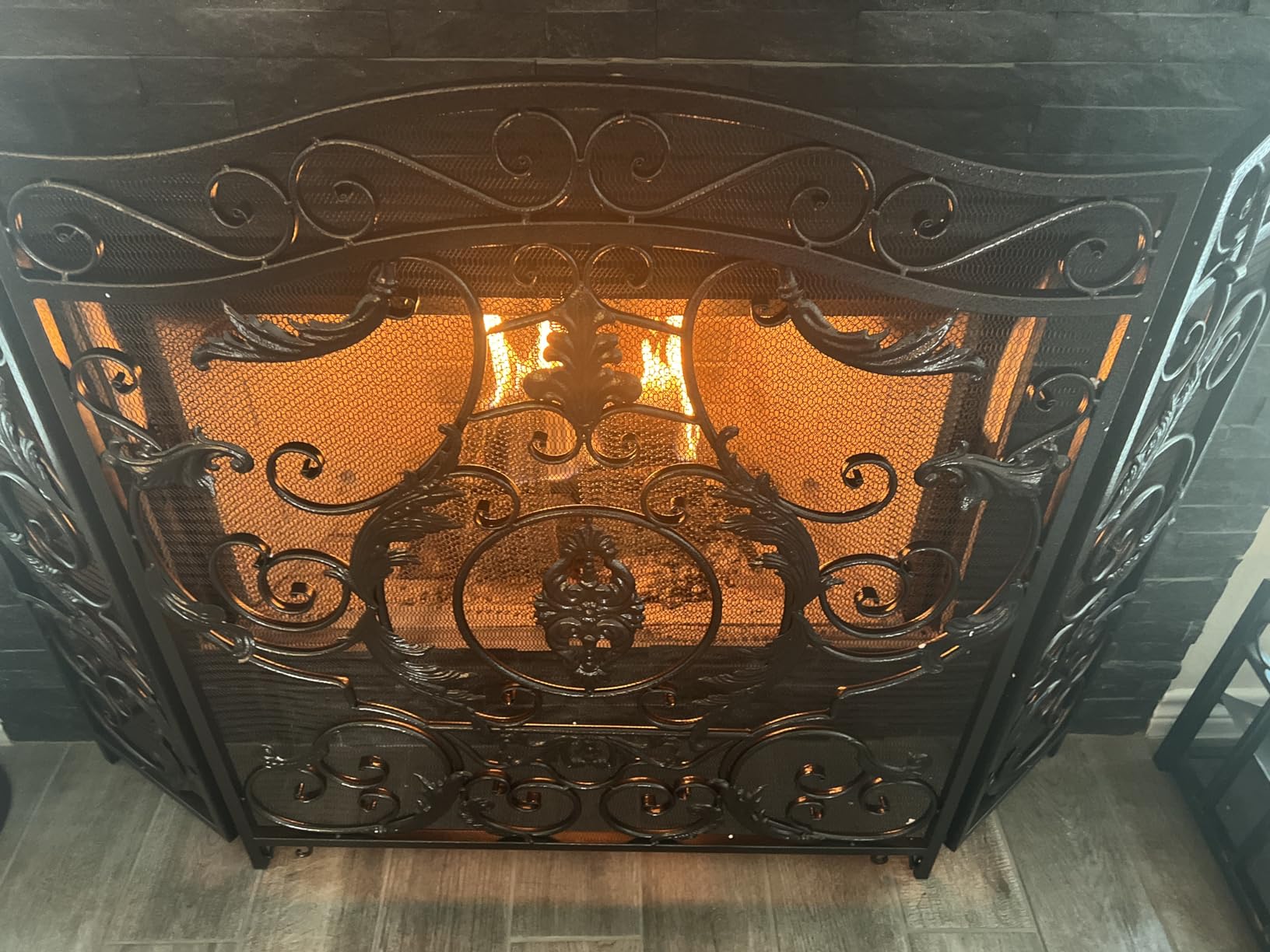 Christopher Knight Home Waterbury Fireplace Screen, Gold Flower On Black customer photo 2