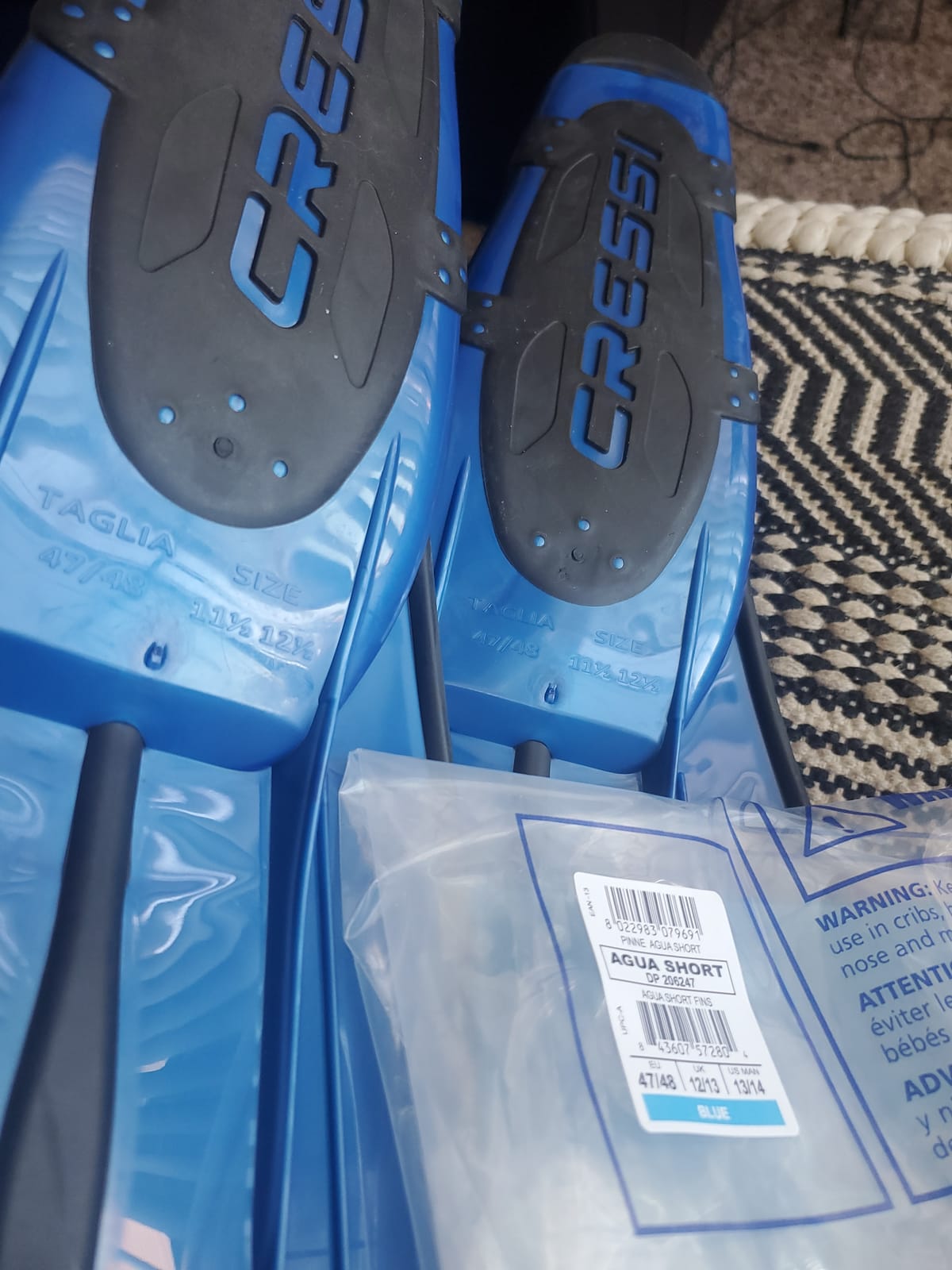 Cressi Adult Short Light Swim Fins with Self-Adjustable Comfortable Full Foot Pocket - Perfect for Traveling - Agua Short: Made in Italy customer photo 1