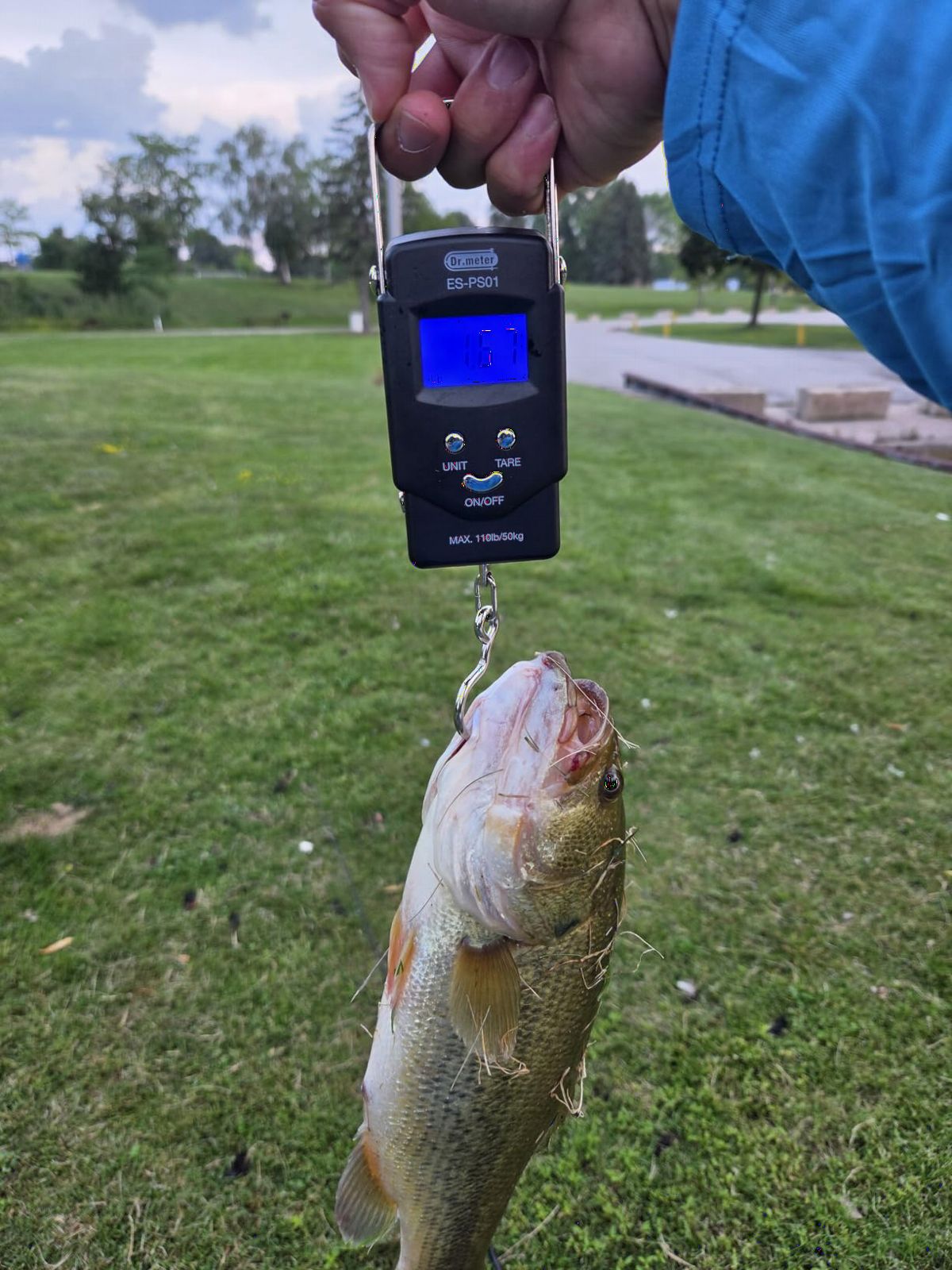 Dr.meter Fish Scale Luggage Scale Fishing Gear - 110lb Backlit LCD Display Digital Scale with Built-in Measuring Tape - Fishing Scale with 2 AAA Batteries, Pocket Size - Fishing Gifts for Men customer photo 2