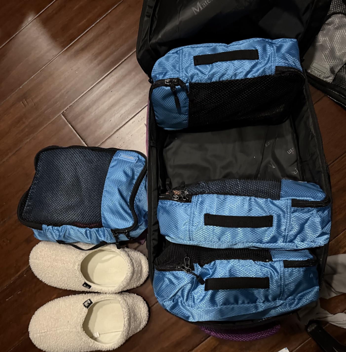 Amazon Essentials 4-Piece Packing Cubes Travel Accessories Set, Luggage Organizer, Suitcase Organizer with Double Zipper, Mesh Top, Space-Saving, Large, Gray (Previously Amazon Basics) customer photo 1