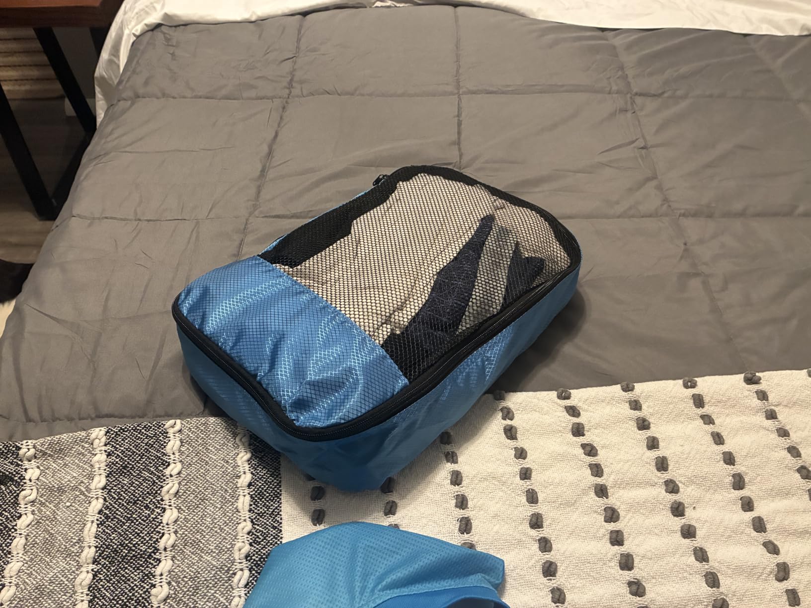 Amazon Essentials 4-Piece Packing Cubes Travel Accessories Set, Luggage Organizer, Suitcase Organizer with Double Zipper, Mesh Top, Space-Saving, Large, Gray (Previously Amazon Basics) customer photo 2