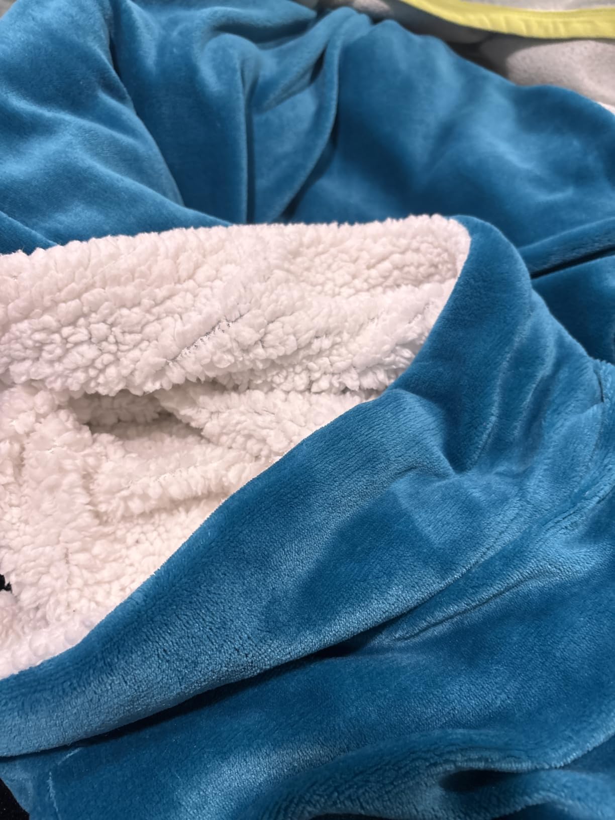 Bedsure GentleSoft Sherpa Fleece Throw Blanket for Couch, Non-Heated, Thick and Warm Throw for Women and Men, Soft Fuzzy Plush Weight Blanket for Winter, Navy, 50x60 Inches customer photo 1