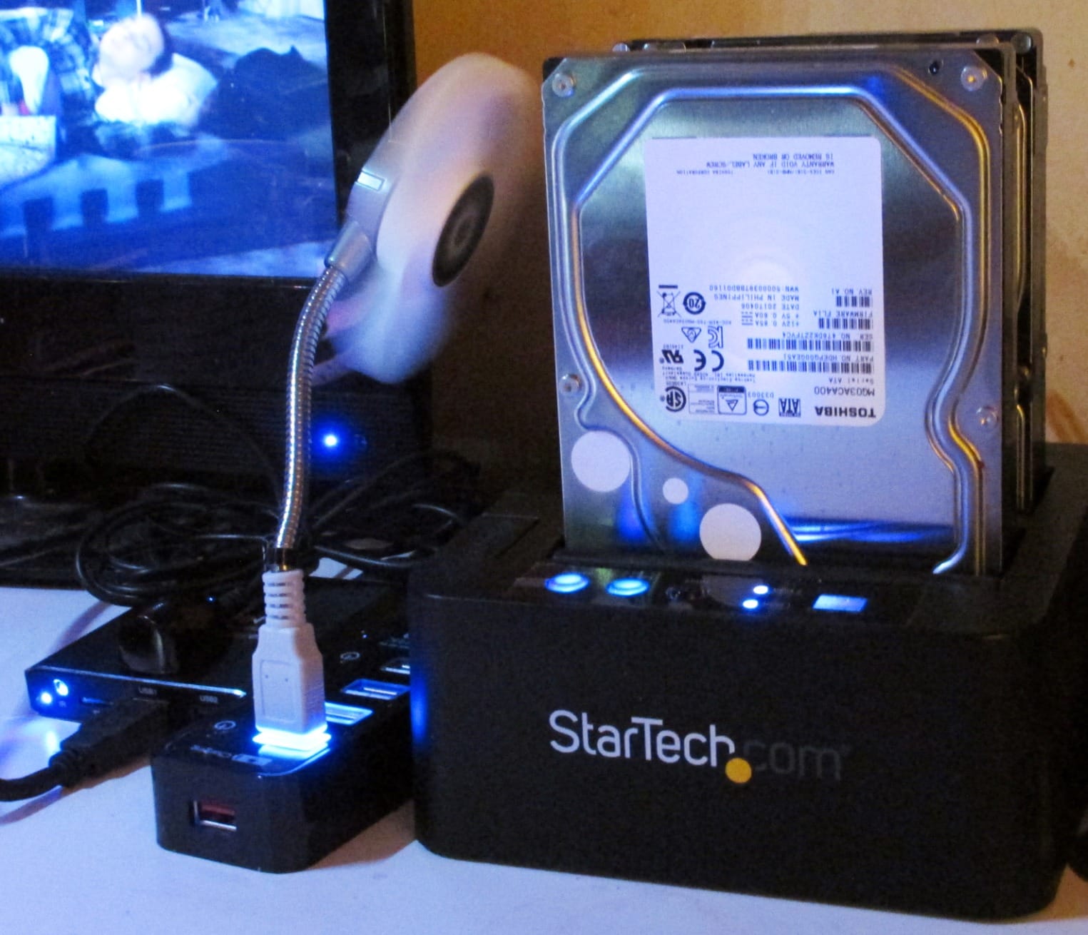 StarTech.com Standalone Hard Drive Duplicator, External Dual Bay HDD/SSD Cloner/Copier, USB to SATA III Docking Station customer photo 1