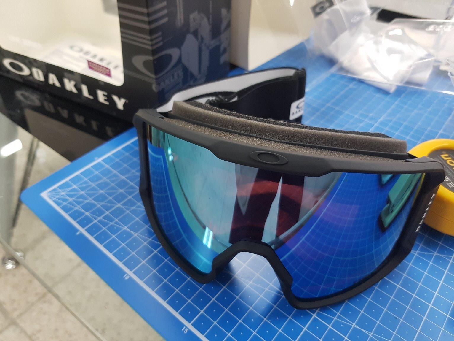 Oakley Line Miner XL Matte Black Prizm Sapphire Iridium Snow Goggle, Large customer photo 2