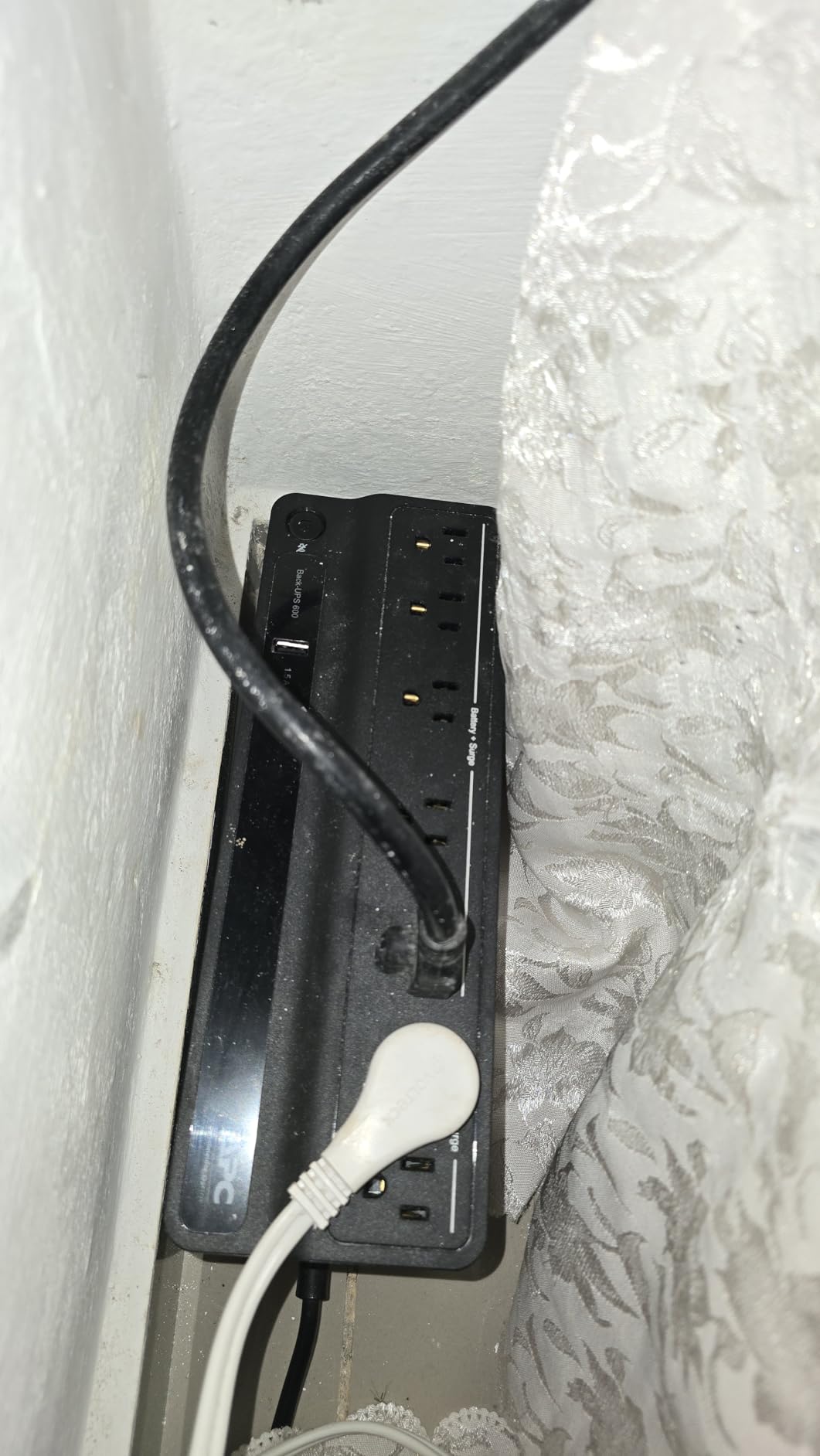 APC UPS 600VA/330W UPS Battery Backup for Computer, Router, NAS, BE600M1 | Power through utility outages (23 minutes @ 100W). Backup battery with surge protection for routers, modems, PCs. USB charging customer photo 1