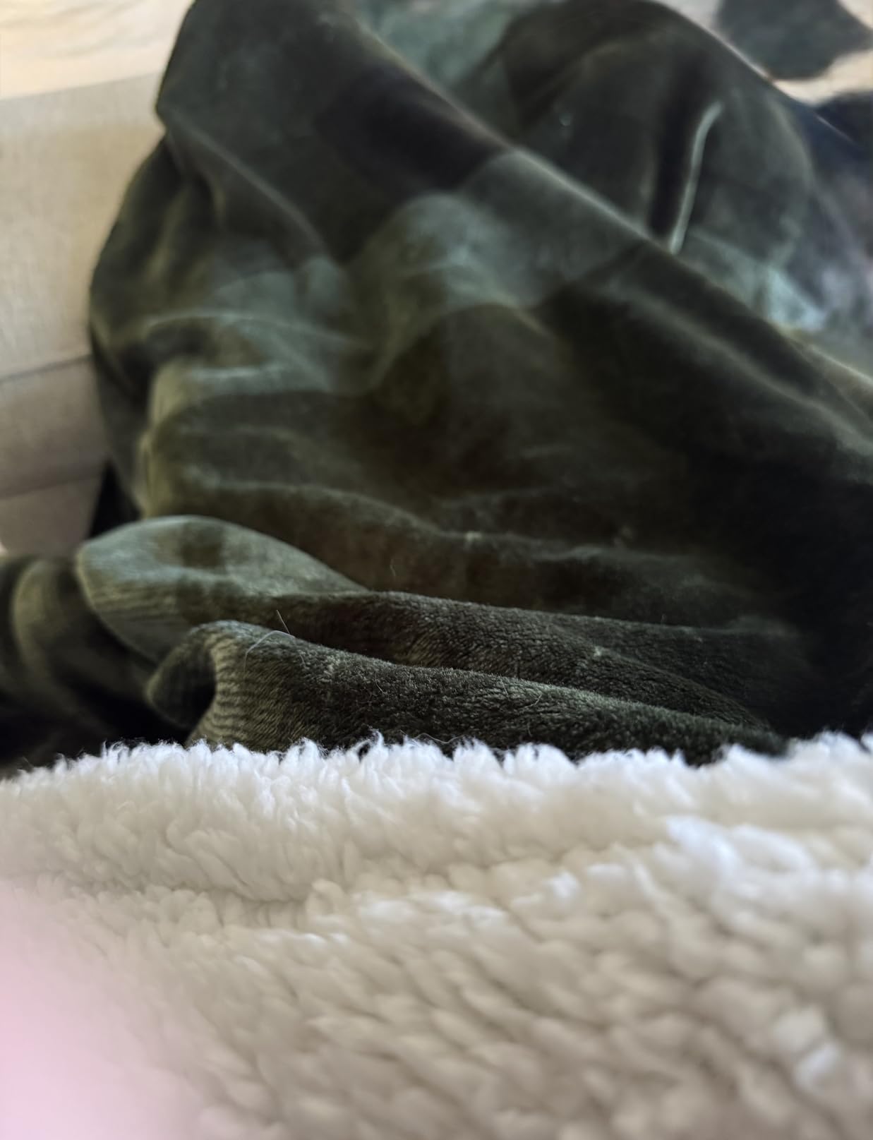Eddie Bauer - Throw Blanket, Ultra-Soft Plush Blanket with Faux Shearling Popcorn Fleece Reverse, Oversized Bedding for Couch or Bed (New Castle Red, 50
