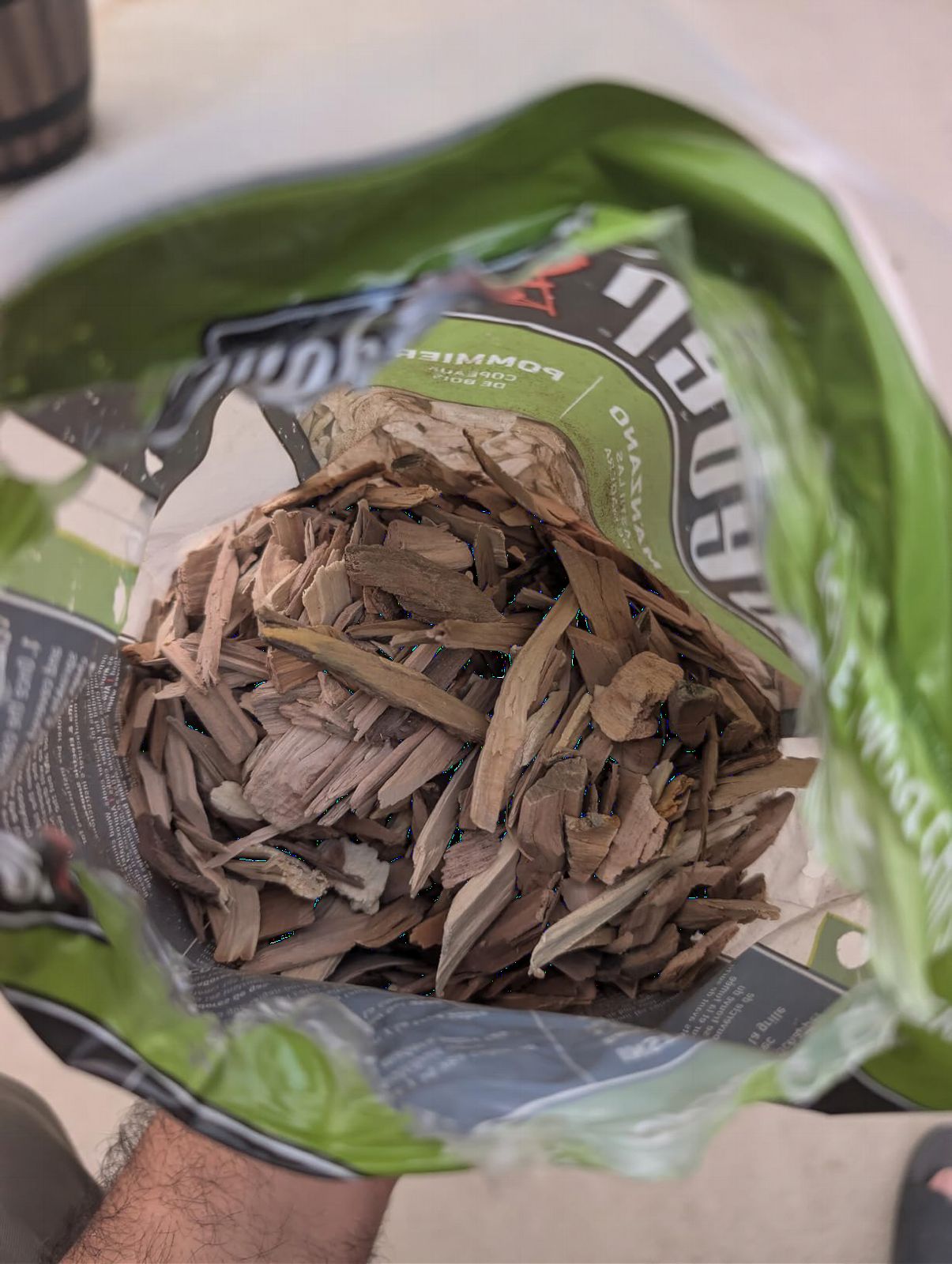 Weber Apple Wood Chips, Outdoor Cooking Fuel, 2 lb | Premium BBQ Smoking & Grilling Applewood Chips for Subtle, Sweet Apple Flavor - Ideal for Beef, Lamb, Poultry, Pork & Fish customer photo 1