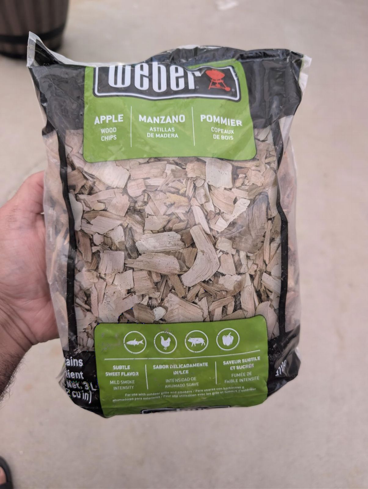 Weber Apple Wood Chips, Outdoor Cooking Fuel, 2 lb | Premium BBQ Smoking & Grilling Applewood Chips for Subtle, Sweet Apple Flavor - Ideal for Beef, Lamb, Poultry, Pork & Fish customer photo 2