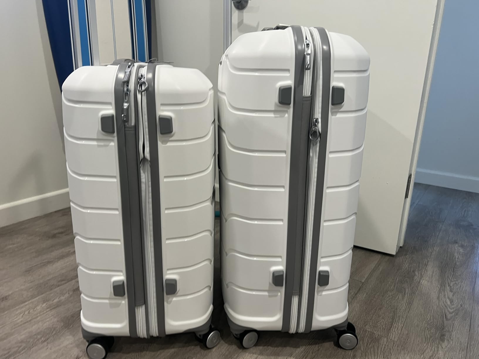 Samsonite Freeform Hardside Carry-On Luggage with Spinner Wheels - Hardshell Suitcase - TSA, Airline-Approved - Expandable Hard Shell, Smooth Rolling Wheels for Lightweight Travel - Black customer photo 2