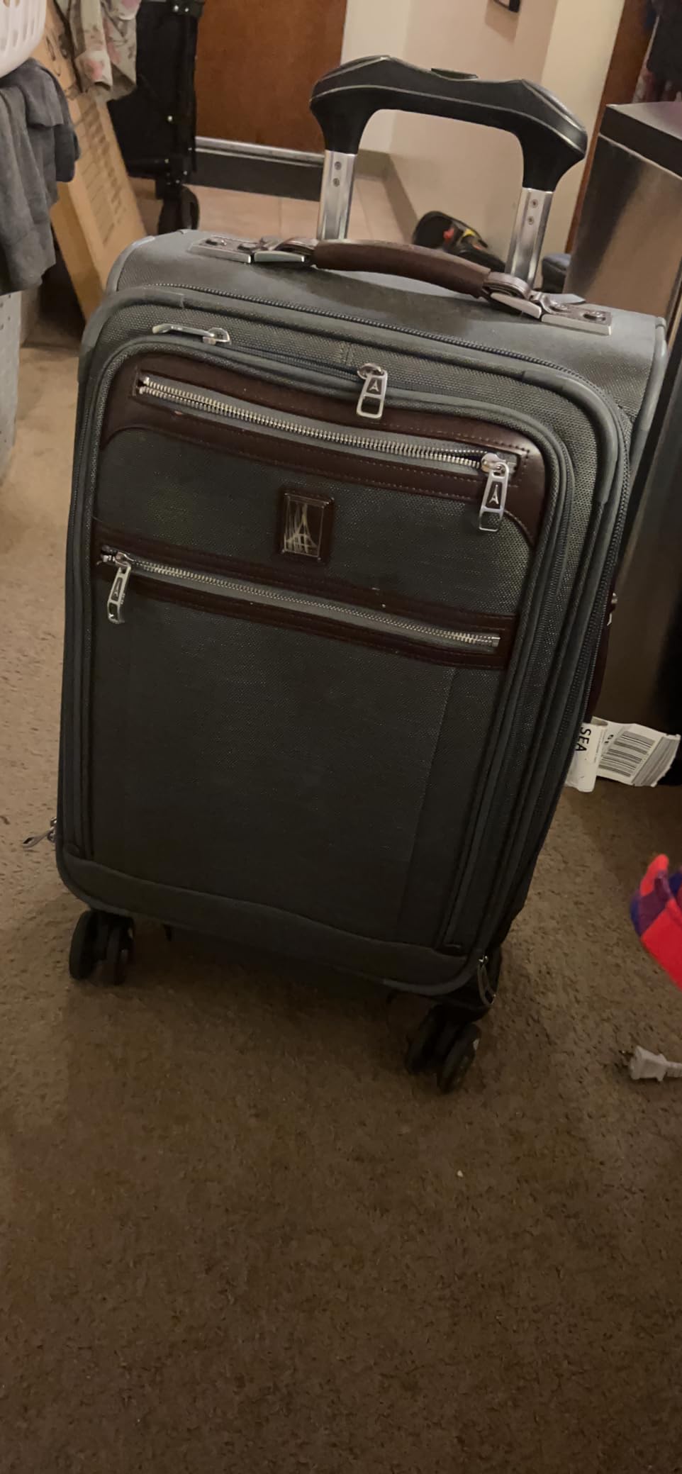 Travelpro Platinum Elite Softside Expandable Checked Luggage, 8 Wheel Spinner Suitcase, TSA Lock, Men and Women, Shadow Black, Checked Medium 25-Inch customer photo 1