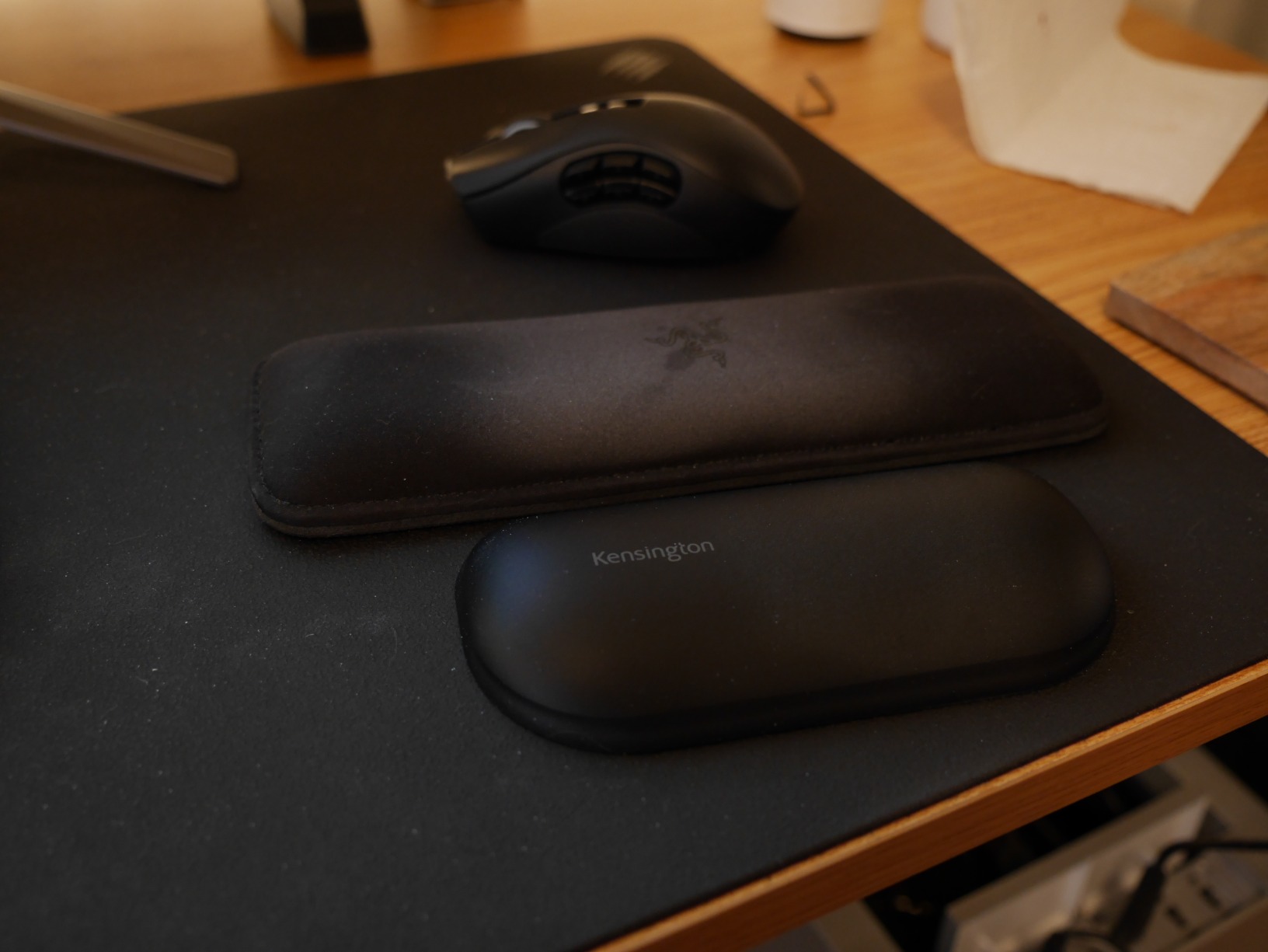 Kensington ErgoSoft Wrist Rest for Standard Mouse, Black (K52802WW), 2.9 x 0.7 x 6 inches | Ergonomic gel support, non-skid base, 2.9 x 0.7 x 6 in, eases wrist strain during mouse use customer photo 2
