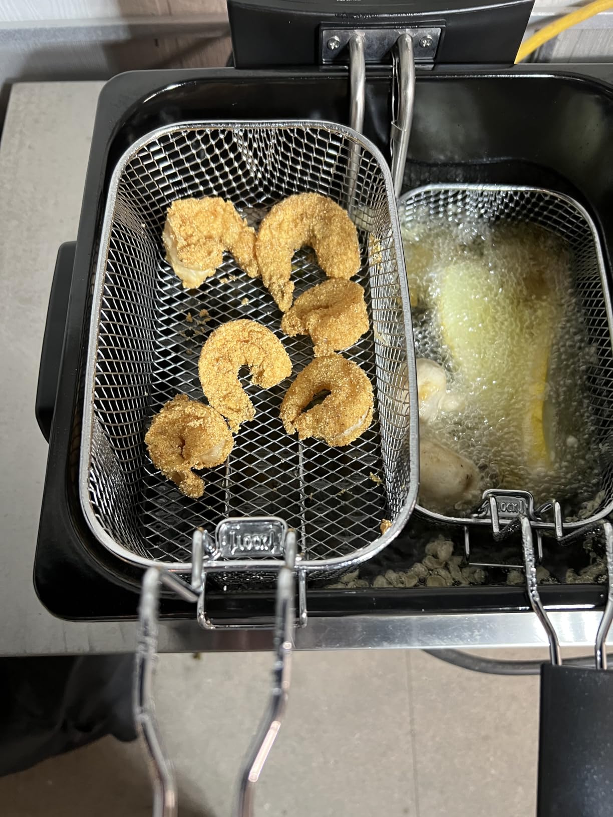 Hamilton Beach Electric Deep Fryer with Basket and Lid, 4.5 Liters / 19 Cups Oil Capacity, Temperature Control, View Window, Professional Style, 1800 Watts, Stainless Steel (35035A) customer photo 2