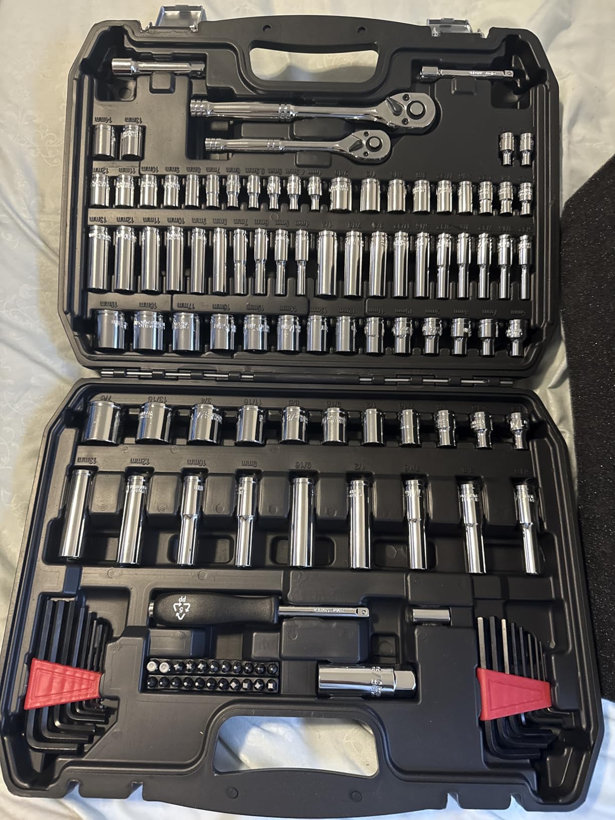 Amazon Basics Mechanic's Tool Socket Set With Case, 123-Piece customer photo 1