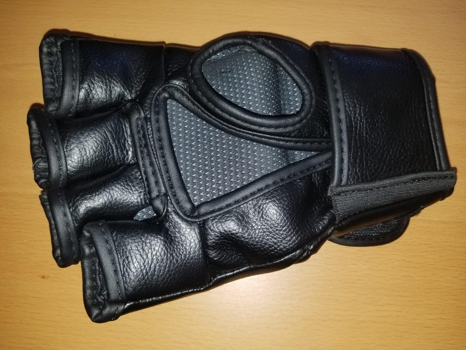 Sanabul Battle Forged 4oz MMA Gloves for Men & Women, Professional Fighting Boxing Muay Thai Kickboxing Gloves for Sparring Grappling and Training customer photo 2