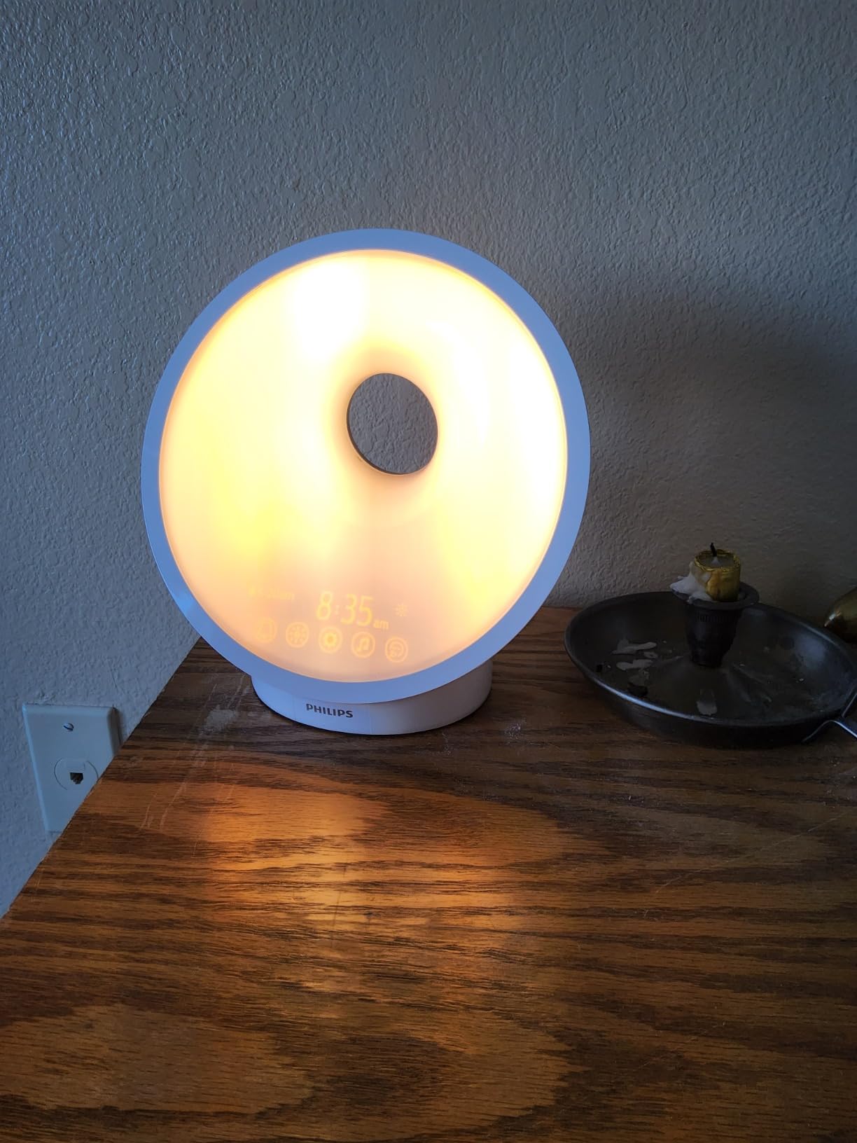 PHILIPS SmartSleep Sleep and Wake-Up Light, Simulated Sunrise and Sunset, Multiple Lights and Sounds, RelaxBreathe to Sleep, HF3650/60 customer photo 1