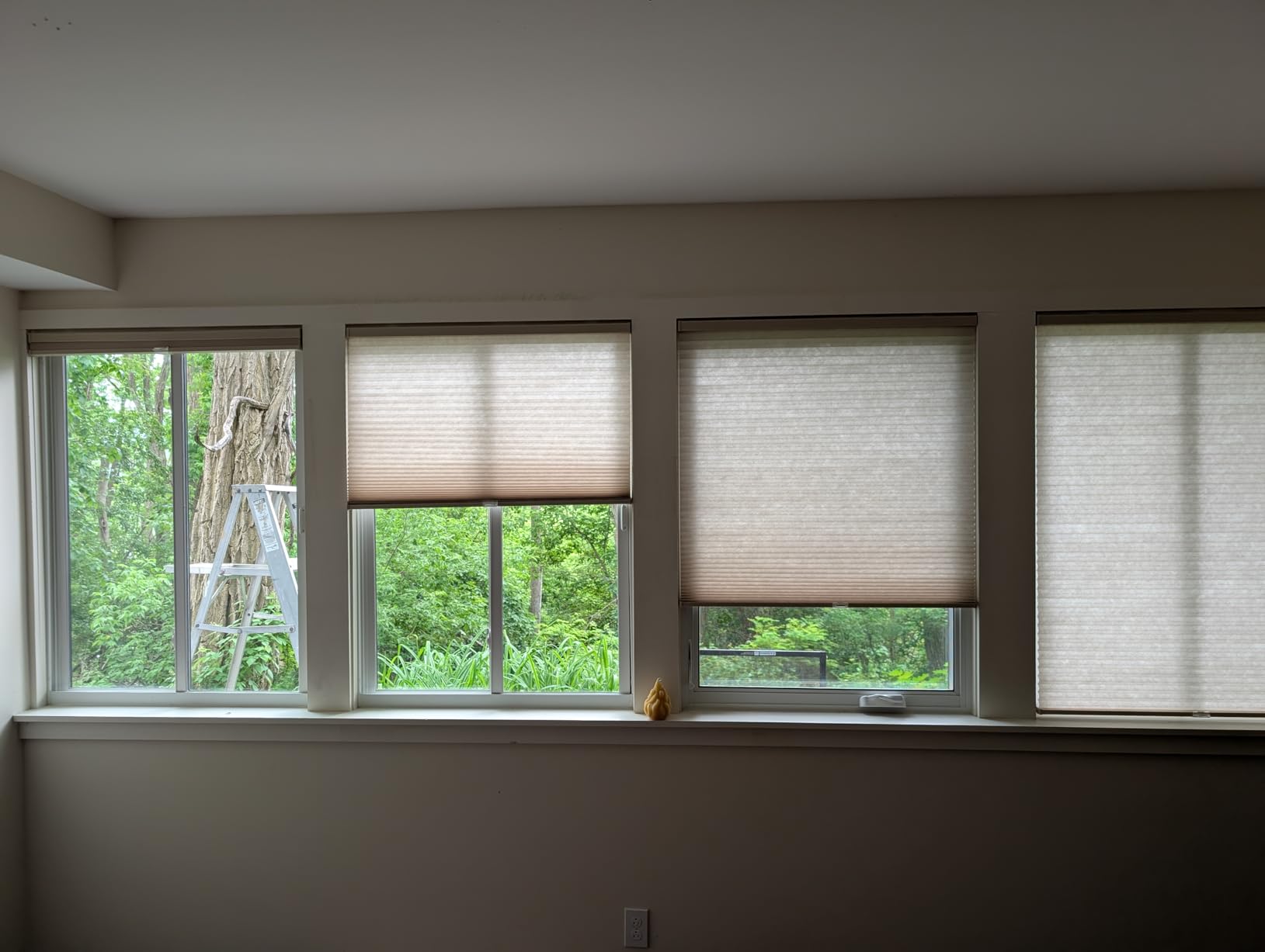 BlindsAvenue Cordless Cellular Honeycomb Shade, Light Filtering Blinds for Indoor Window, Thermal Insulation Shades for Home, Noise Reduction, Color: White, Size: 30