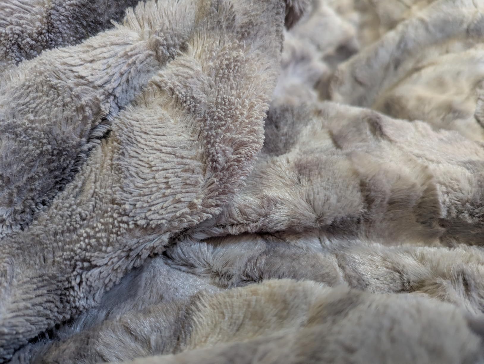 Faux Fur Throw Blanket Soft Marbled Ivory XL 60x80 | Soft faux fur throw blanket with textured design for cozy comfort on sofas, beds, chairs, and home decor. customer photo 1