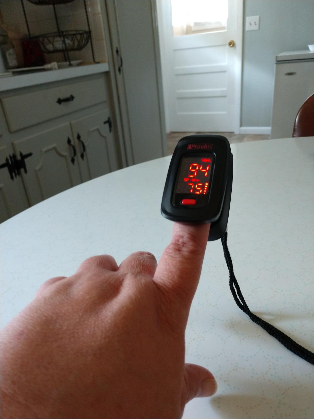 iProven Pulse Oximeter Fingertip for Oxygen Saturation & Respiratory Rate, Pulse Rate and Blood Oxygen Saturation Monitor, Finger Oximeter O2 Monitor, Batteries, Case & Lanyard Included customer photo 2