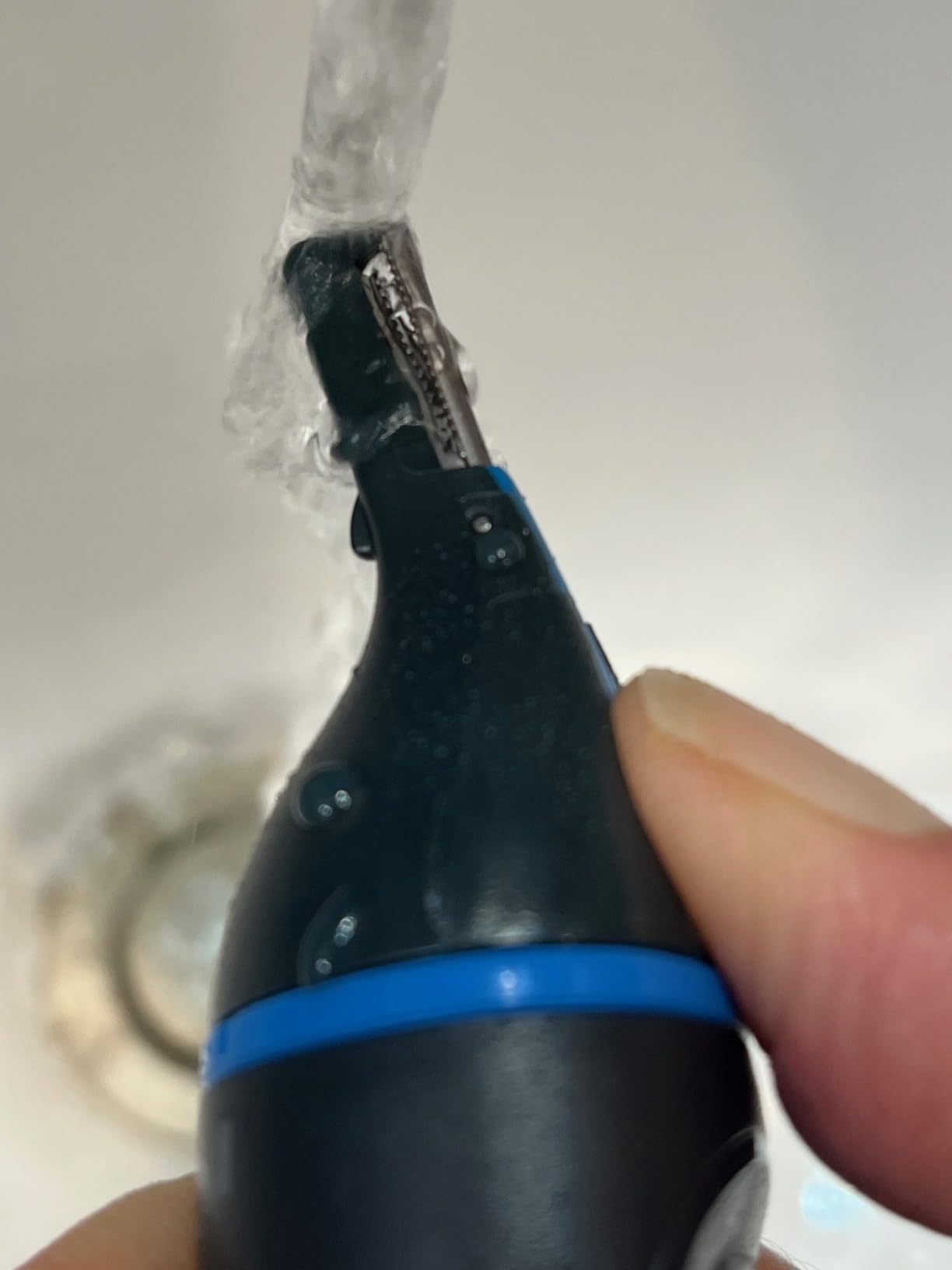 Remington Nose, Ear & Eyebrow Trimmer - Dual Edge Precision Blades, CLEANBoost Easy-Clean System, Waterproof Wet/Dry Groomer, Rotary + Detail Heads, Eyebrow Comb Included customer photo 2