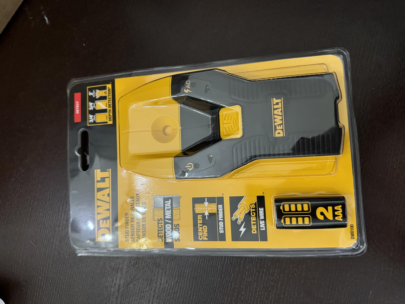 DEWALT Stud Finder, 3/4-Inch, Locate Framing Studs Efficiently with LED Arrows, Ideal for Wood and Metal, AAA Batteries Included (DW0100) customer photo 1