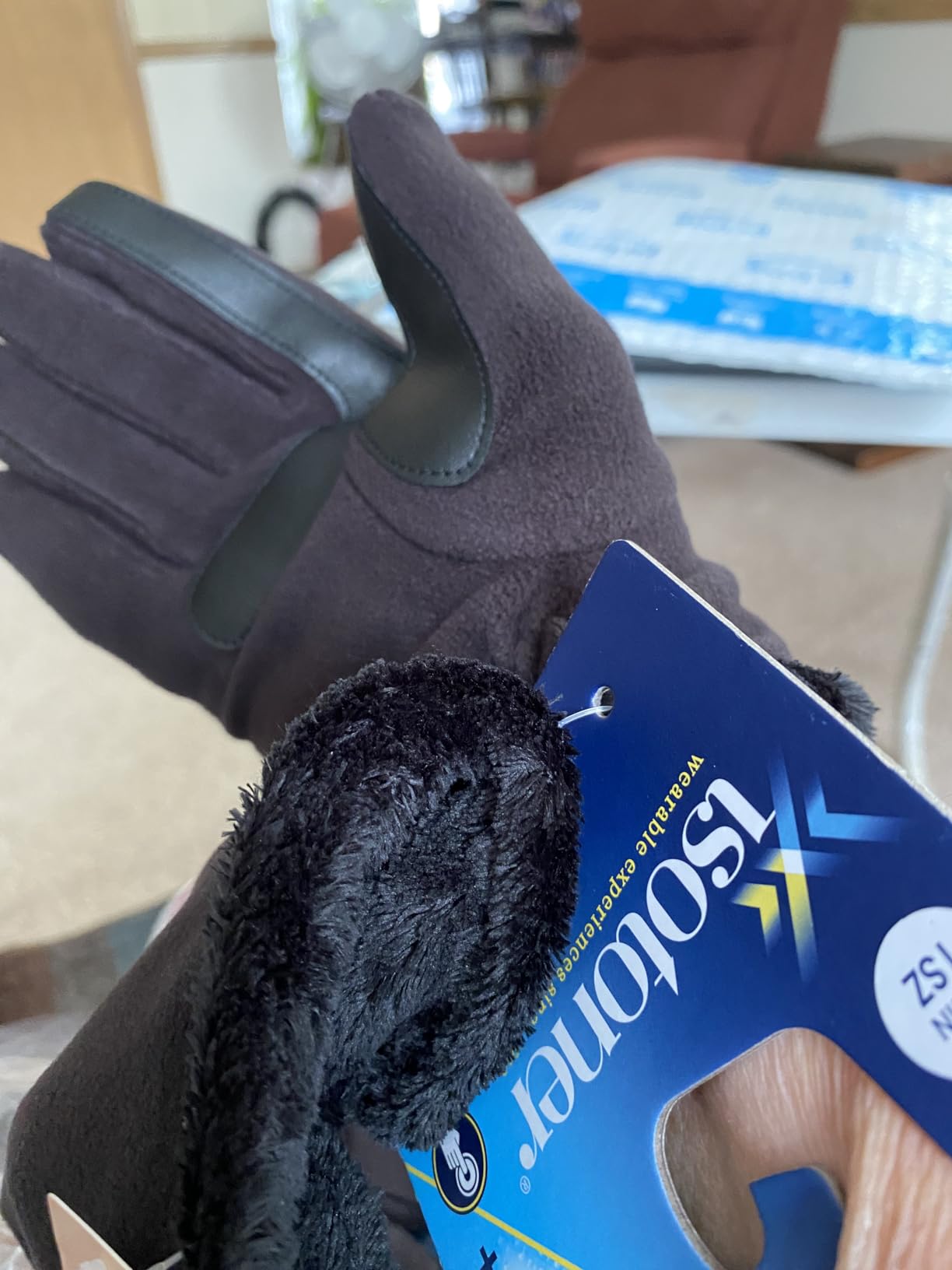 isotoner Women's Stretch Fleece Gloves With Microluxe Lining and Smart Touch Technology customer photo 2