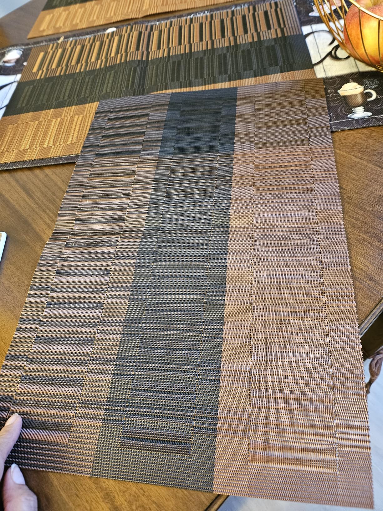 PIGCHCY Placemats,Durable Placemats for Dining Table,Washable Woven Vinyl Kitchen Placemats Set of 4 (Brown) customer photo 2