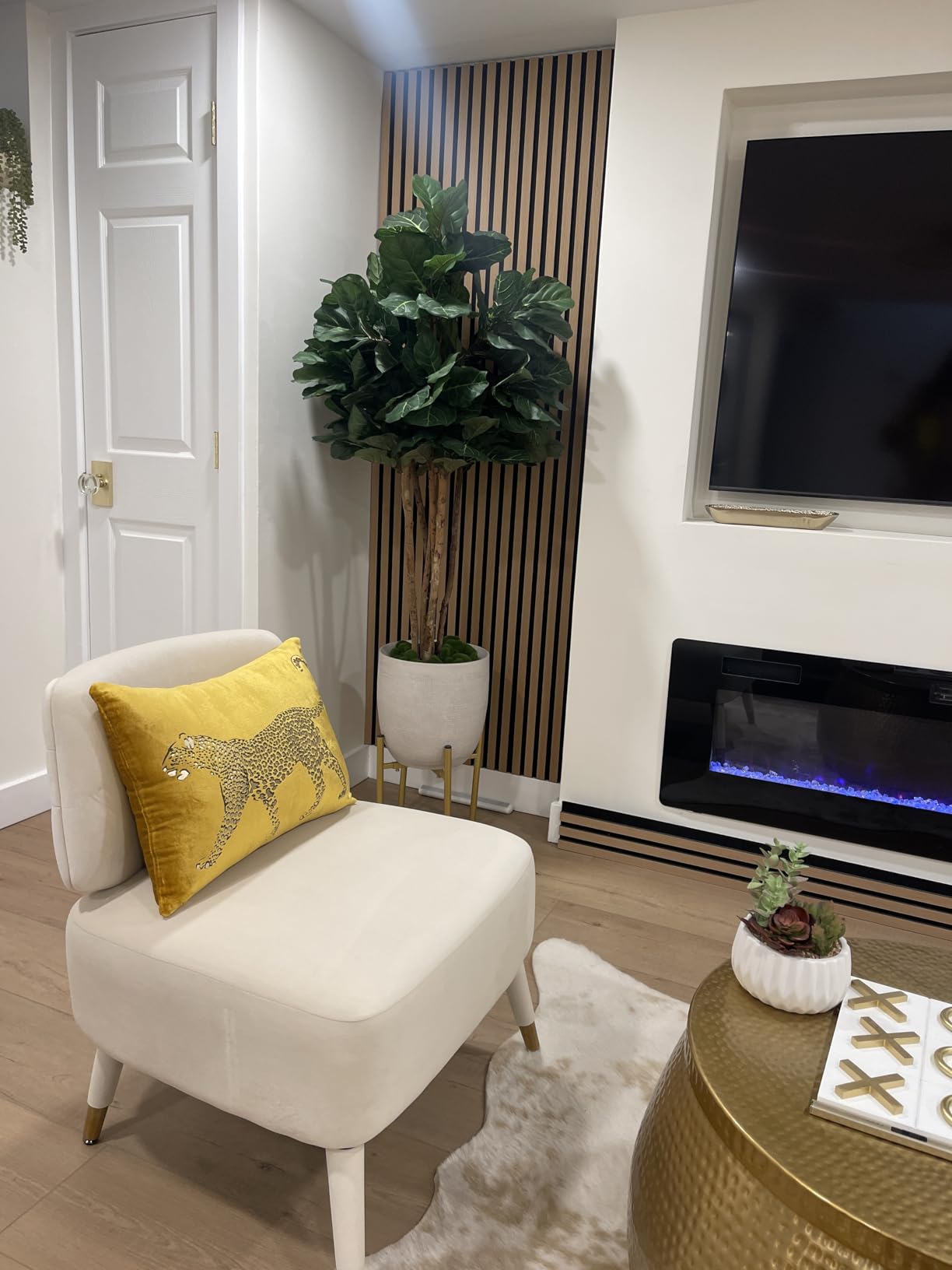 Creative Co-Op Large Matte White Embossed Stoneware Planter customer photo 1