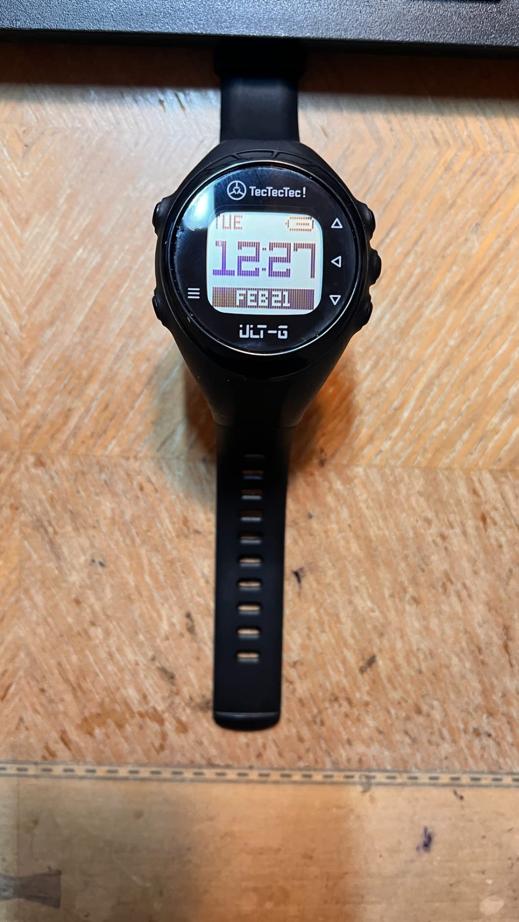TecTecTec ULT-G Golf GPS Watch - Simple & Easy Distance Watch, No App Required on Course, Front/Back/Middle Distances, 38,000+ Courses Preloaded, Lightweight & Water-Resistant - Black customer photo 2