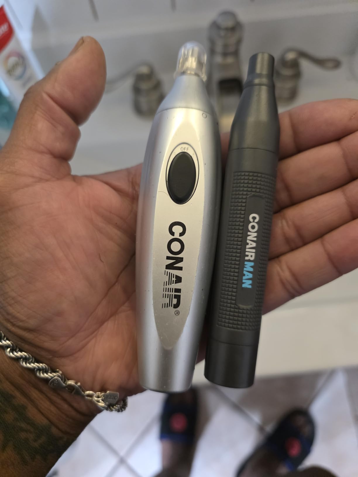 ConairMAN Ear and Nose Hair Trimmer for Men, Cordless, 360 Bevel Blade - No-pulling ear, brow, and nose trimmer for men with long-life battery, washable trimming attachment, and storage bag customer photo 1