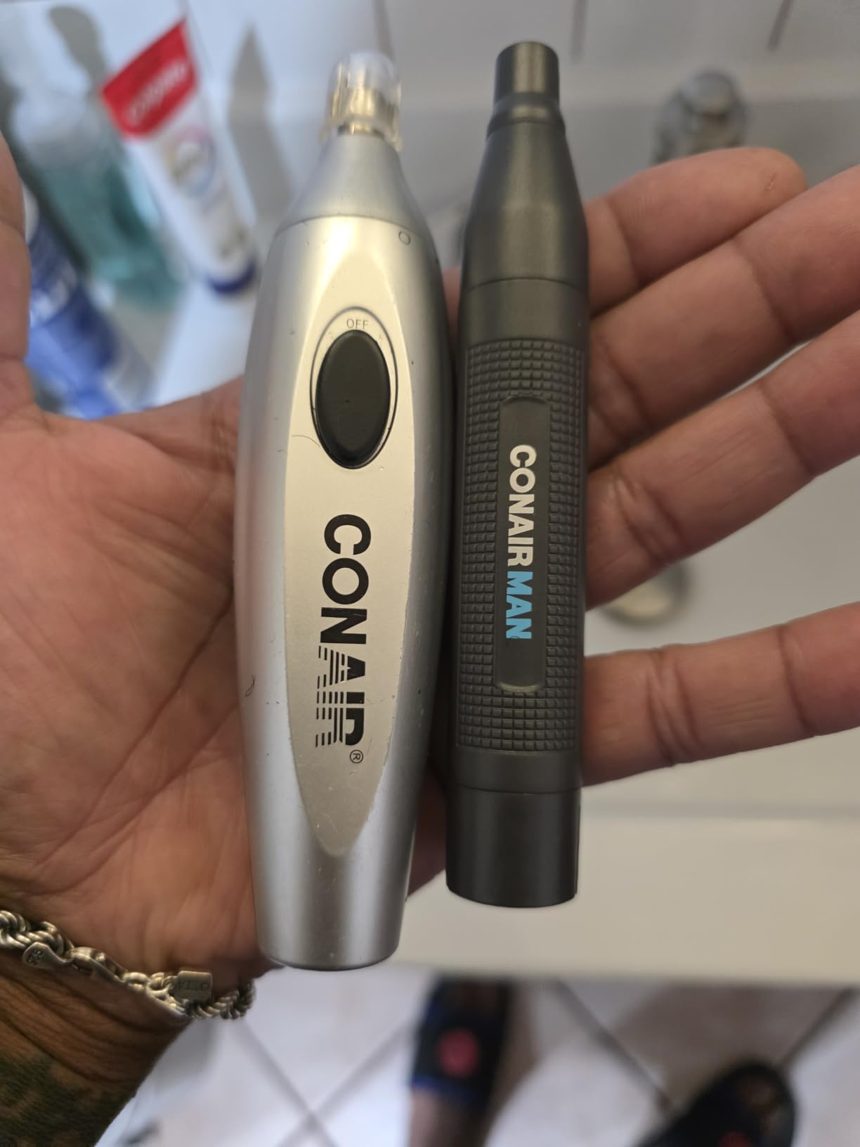 ConairMAN Ear and Nose Hair Trimmer for Men, Cordless, 360 Bevel Blade - No-pulling ear, brow, and nose trimmer for men with long-life battery, washable trimming attachment, and storage bag customer photo 2