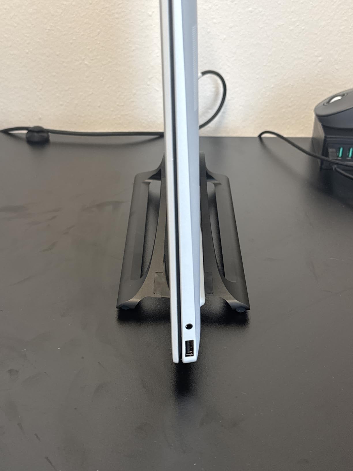HumanCentric Vertical Laptop Stand for Desks in Matte Black, Upright Adjustable Holder to Dock Apple MacBook Stand, and Other Laptops to Organize Work & Home Office, Automatic Grip customer photo 2