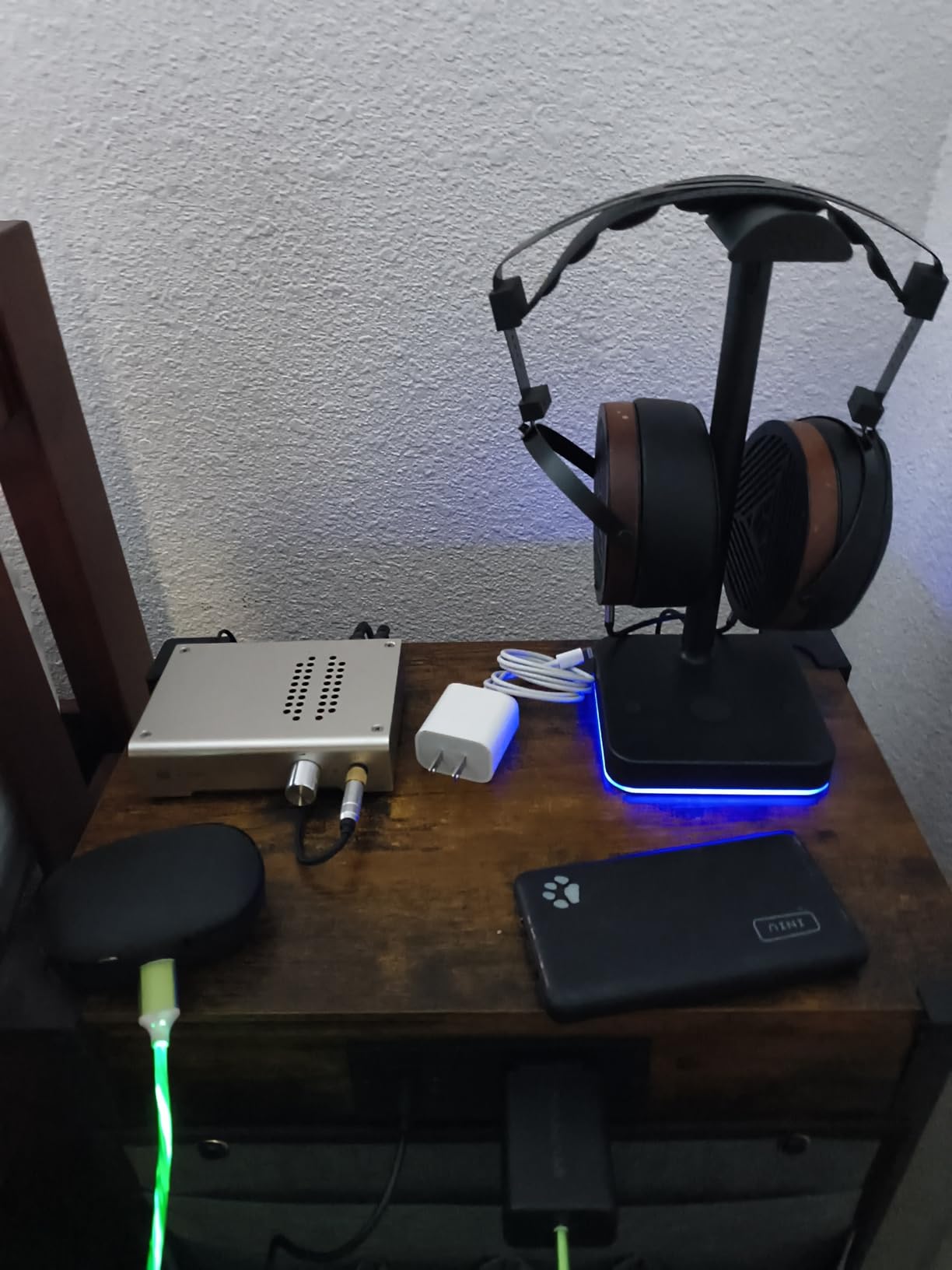 KAFRI RGB Headphone Stand with Wireless Charger Desk Gaming Headset Holder Hanger Rack with 10W/7.5W Fast Charge QI Wireless Charging Pad customer photo 1