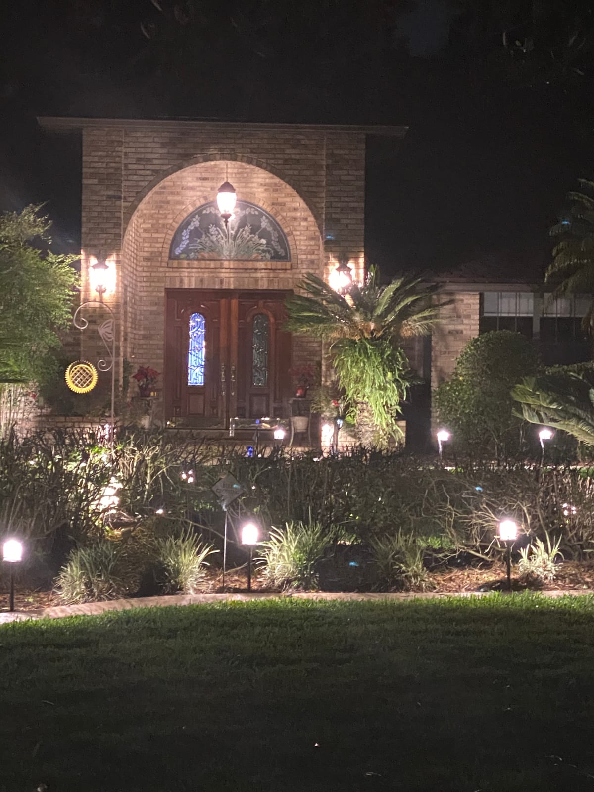 hykolity Low Voltage LED Landscape Kits, 12V-15V Pathway Flood Light Kits | 10W 390LM and 3.4W 155LM Wired for Outdoor Yard Lawn, Die-cast Aluminum, 50W and 30W Equivalent, 8 Pack customer photo 1