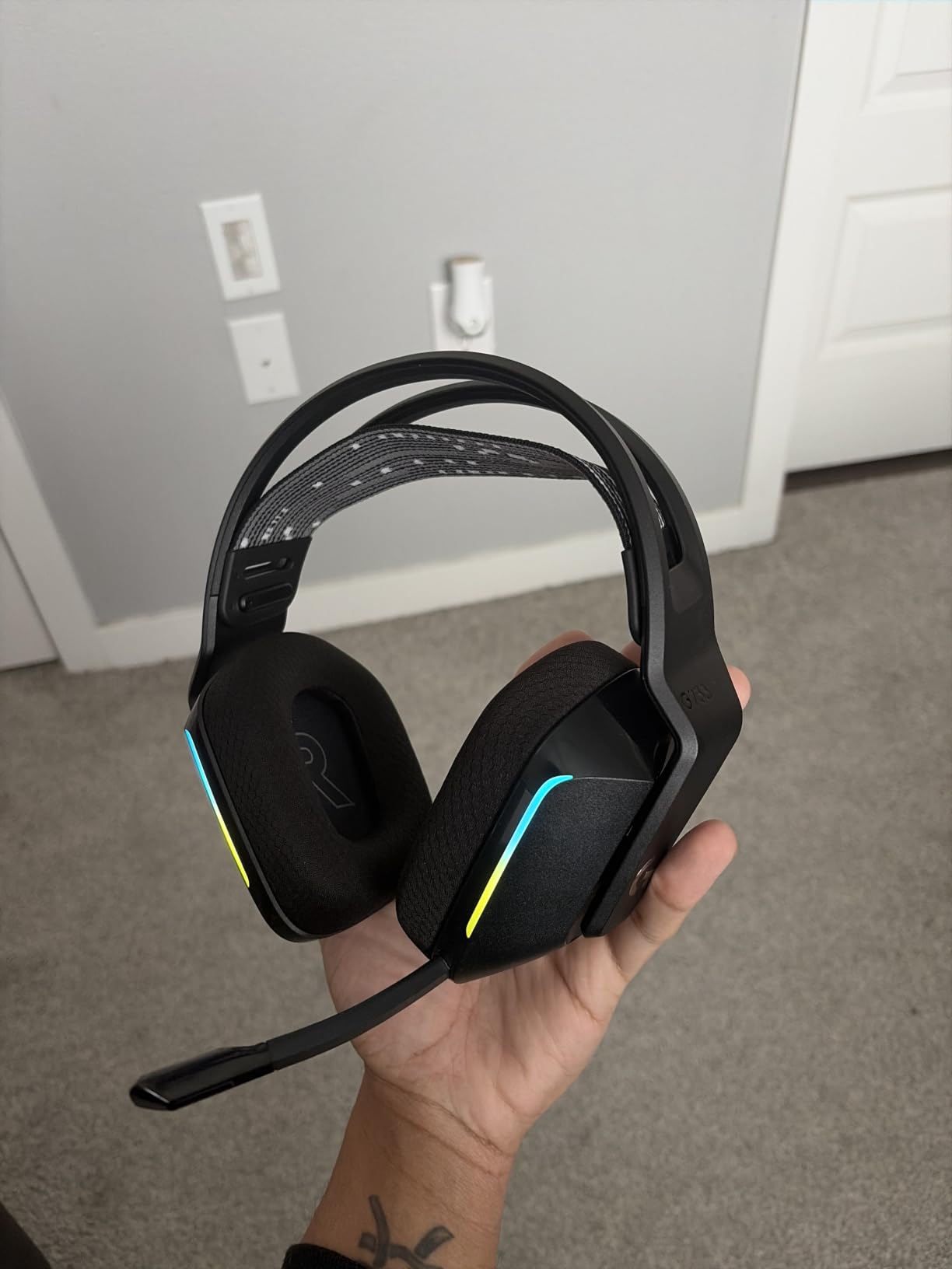Logitech G733 Lightspeed Wireless Gaming Headset - White customer photo 1