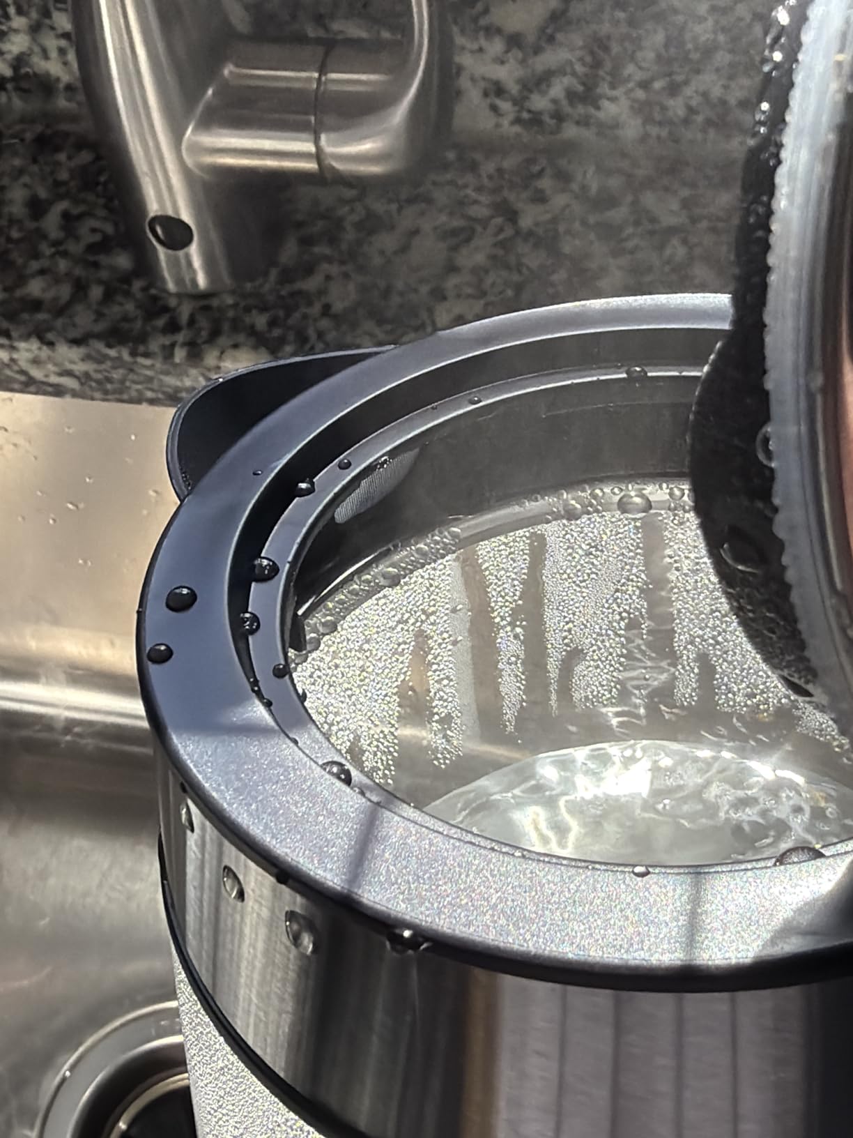 Amazon Basics Electric Kettle with Glass Carafe for Tea and Coffee, Fast Boiling, Auto Shut-Off, Boil-Dry Protection, Temperature Control, Removable Filter, 1 Liter, 1500W, BPA-Free customer photo 1