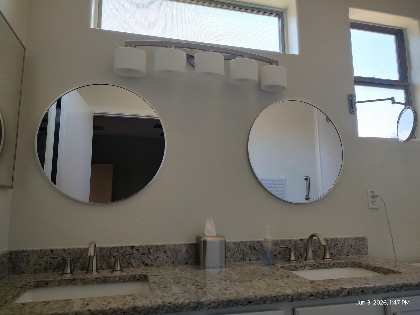Round Mirror, Black Round Mirror 24 inch, Circle Wall Mirrors Metal Frame, Black Circular Mirrors for Bathroom, Wall, Living Room, Entryway, Hallway, Vanity, Rustic customer photo 1