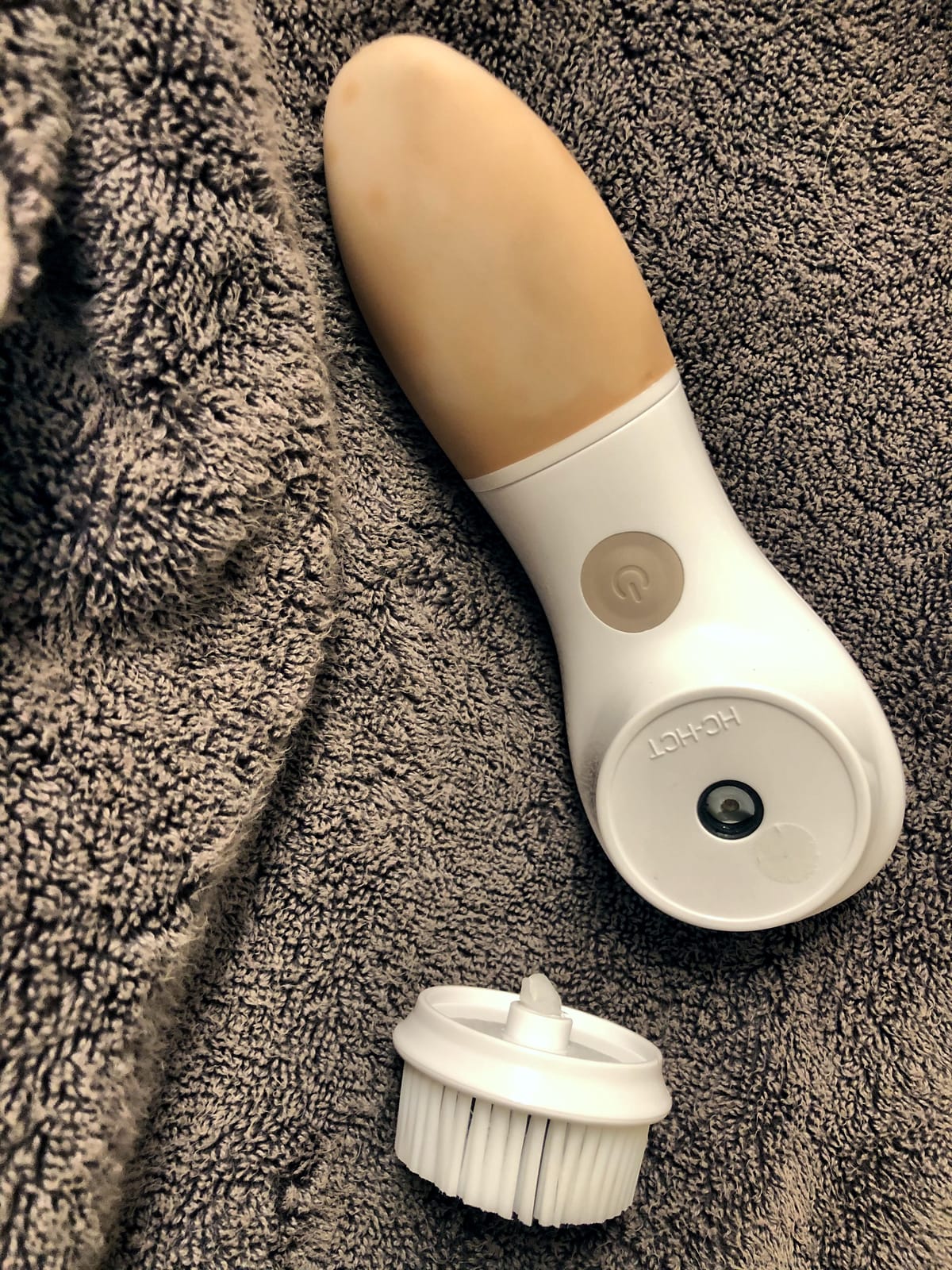 Vanity Planet Raedia Facial Cleansing Brush - Electric Facial Cleansing Brush with 4 Exfoliating Brush Heads - Waterproof, Handheld, Lightweight for Face Scrubber and Exfoliating Face - Warm Grey customer photo 1