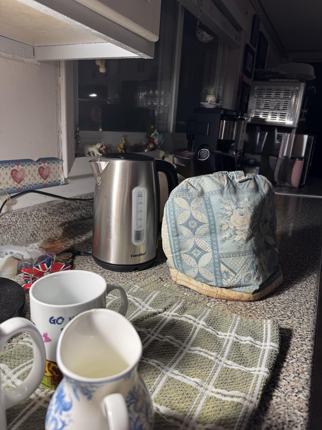 COMFEE' Stainless Steel Electric Kettle, 1.7 Liter Tea Kettle Electric & Hot Water Kettle, 1500W Fast Boil with LED Light, Auto Shut-Off and Boil-Dry Protection customer photo 1
