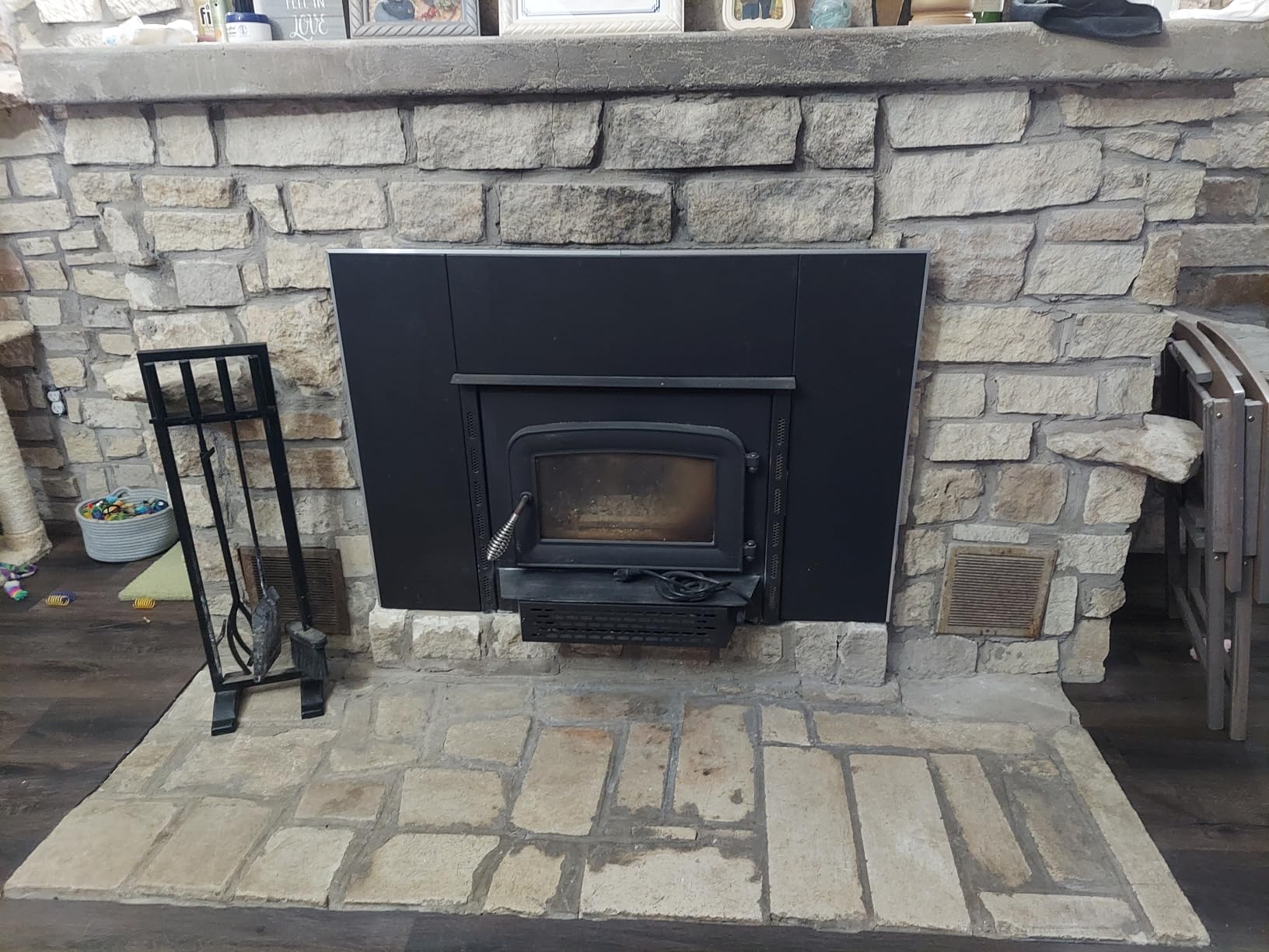 Ashley Hearth AW1820E 1,200 Sq. Ft. Wood Stove Insert, Black customer photo 2