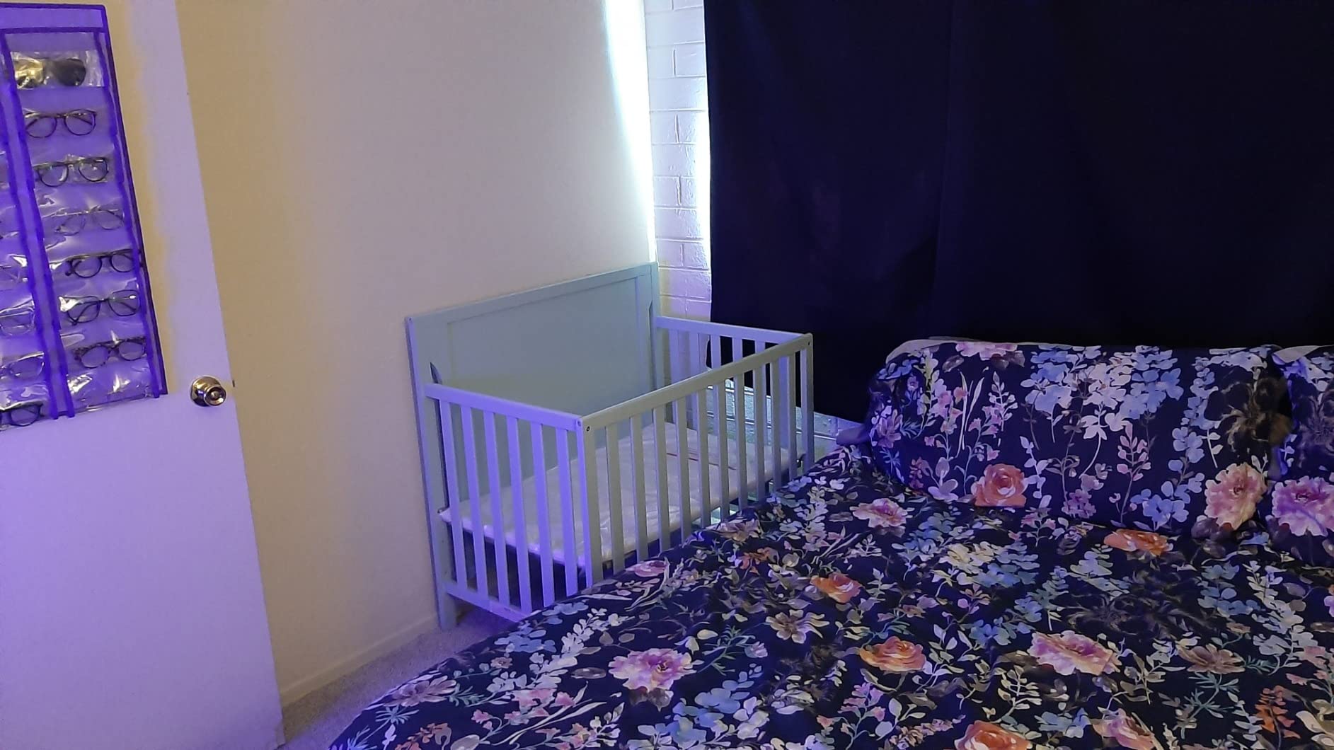 Dream On Me Bellport 4-in-1 Convertible Mini Baby Crib, Compact Design in Pebble Grey, GreenGuard Gold & BSA, Non-Toxic, Sustainable Pinewood, Converts to Mini Daybed & Twin Bed, 1