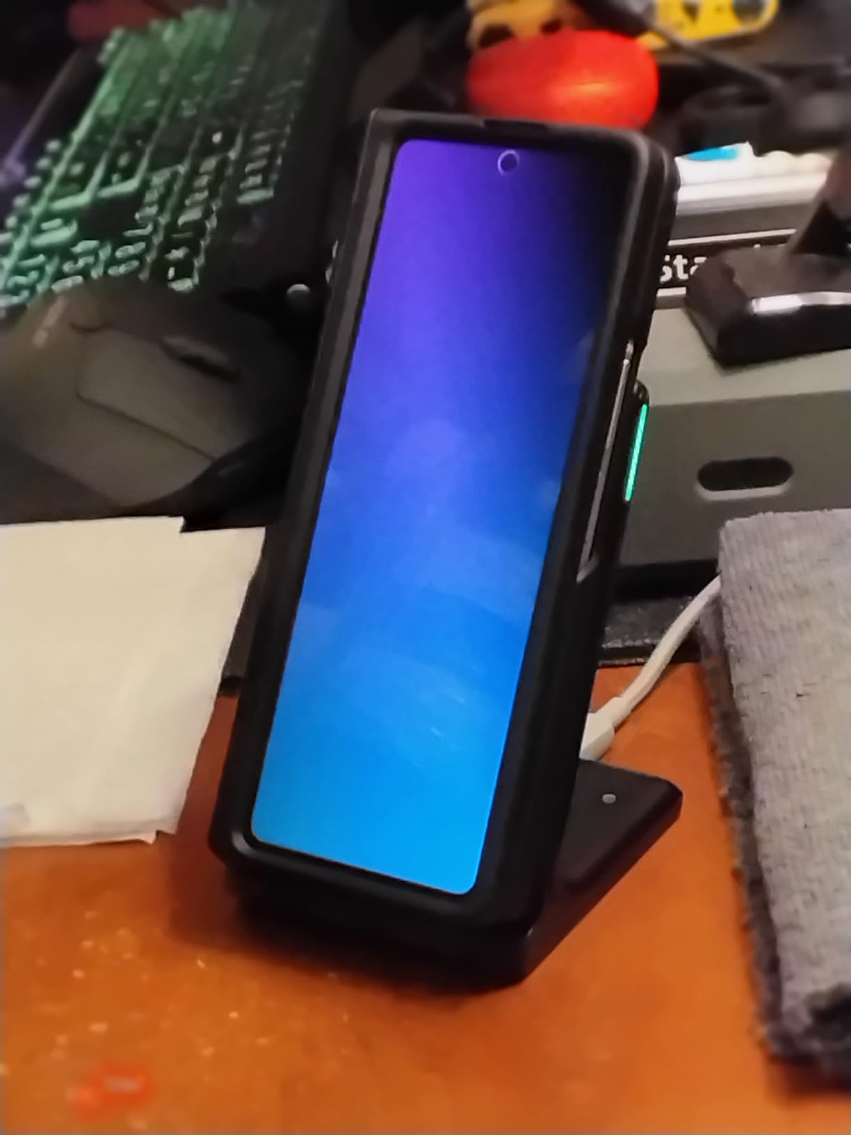 INIU Wireless Charger, 15W Fast Wireless Charging Station with Sleep-Friendly Adaptive Light Compatible with iPhone 17 16 15 14 13 12 Pro Max Samsung Galaxy S25 S24 S23 Note 20 Google etc customer photo 1
