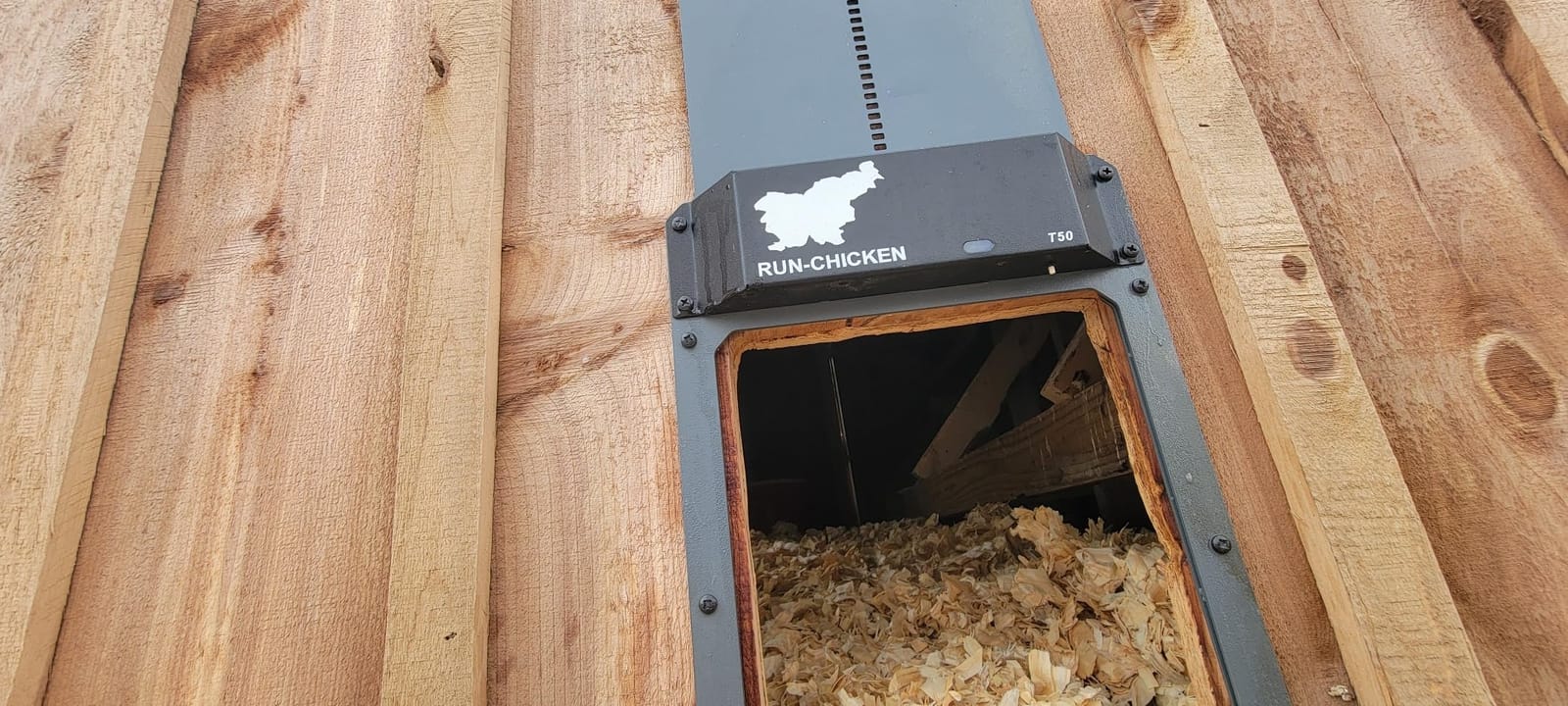 RUN-CHICKEN Door T50 - Automatic Chicken Coop Door Opener, Battery Powered & Weatherproof Aluminum, Smart App & Timer Control, Predator Proof, Easy Install, Reliable All-Season Performance (Gray) customer photo 1