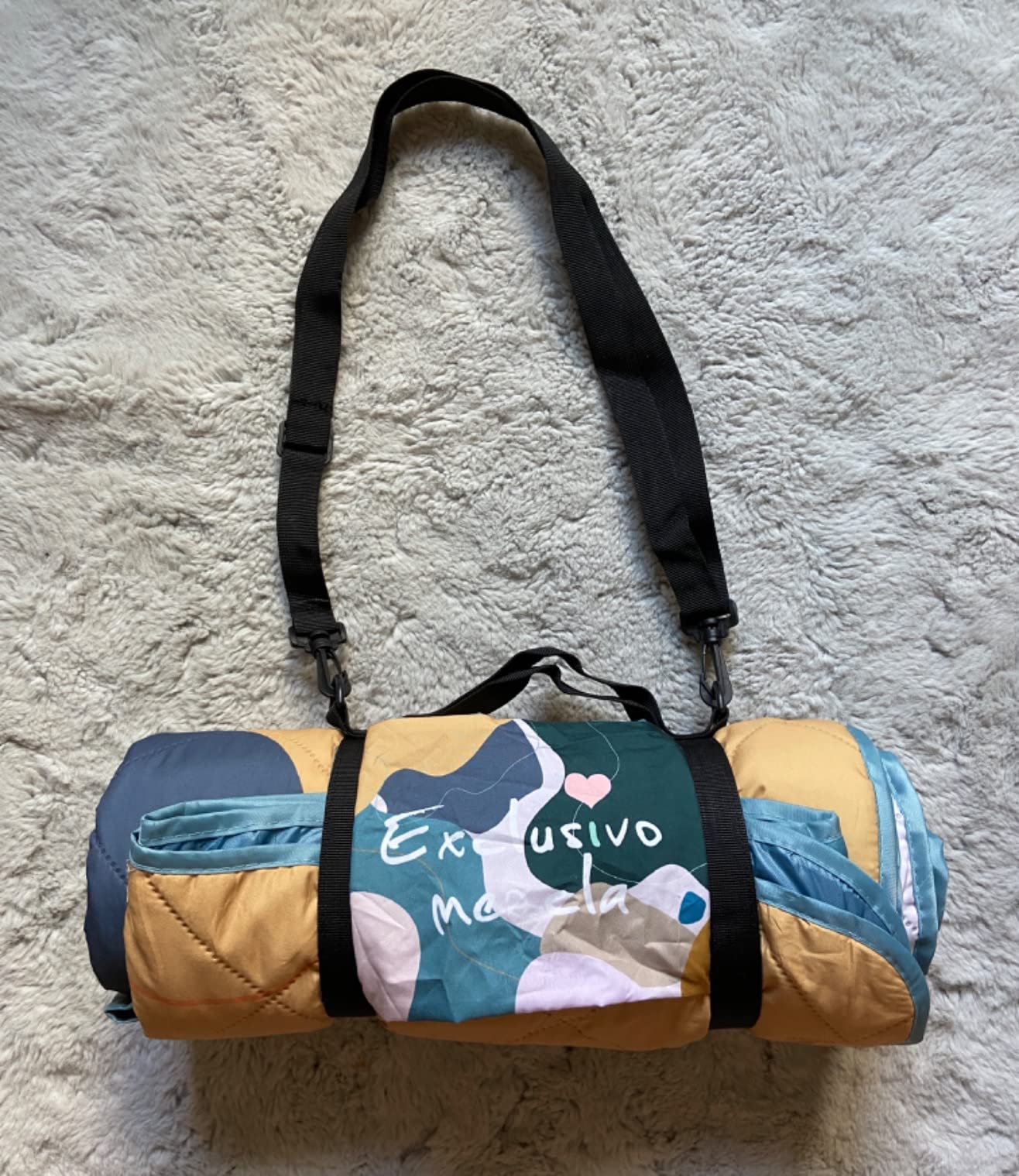 Exclusivo Mezcla Extra Large Waterproof Picnic Blankets 3 Layer, Sandproof and Foldable Outdoor Blanket for Beach Camping, Park and Travel, 60x80 Inch customer photo 1