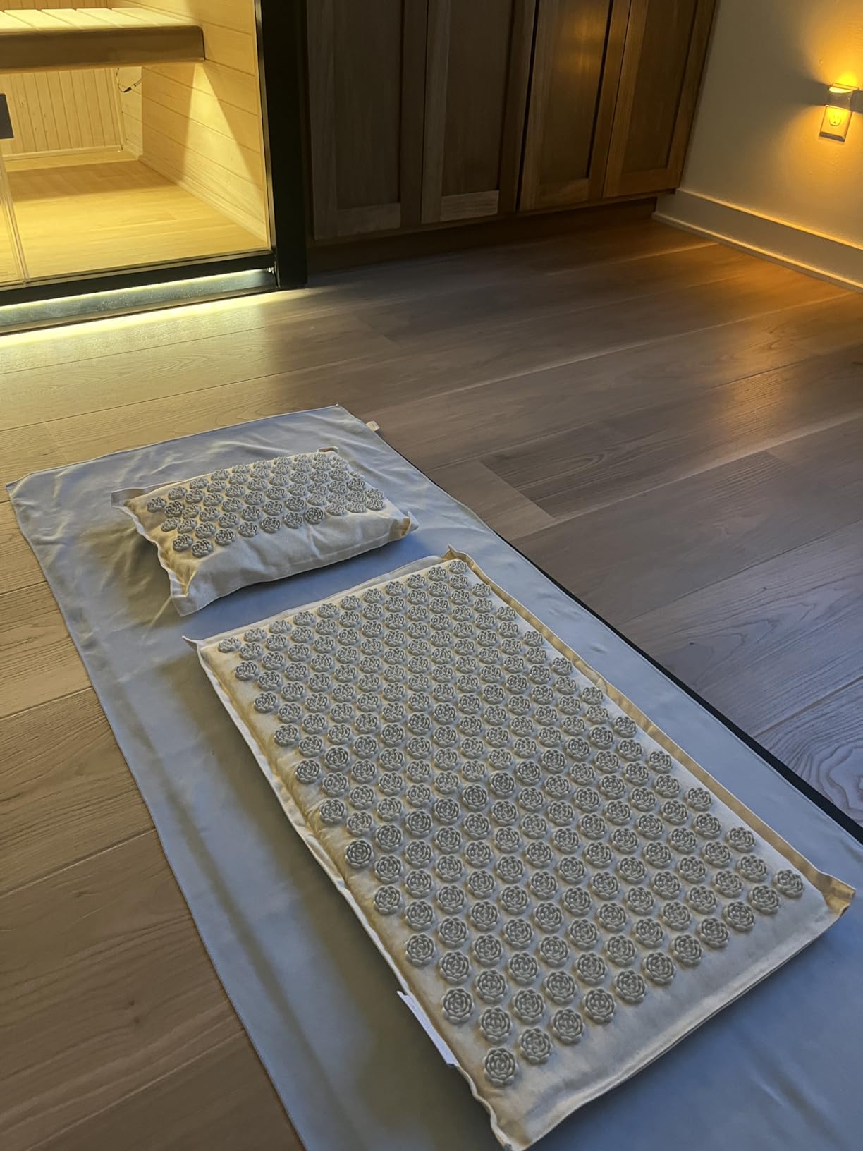 Acupressure Mat and Pillow Set,Natural Linen & Coconut Fiber Filling | Back/Neck Pain Relief, Sciatic, Headache and Muscle Relaxation, Comes with Carrying Bag customer photo 1