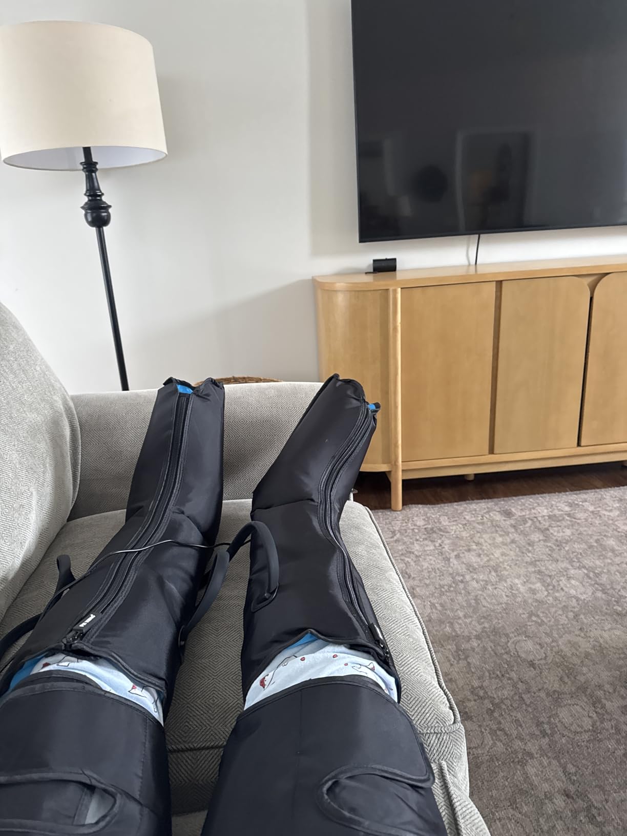 FIT KING Air Compression Leg Massager with Heat and Compression for Circulation and Pain Relief, Full Leg & Foot Massager for Swelling Edema RLS with Pressure Sensor LCD Display for Dad Mom Wife customer photo 1