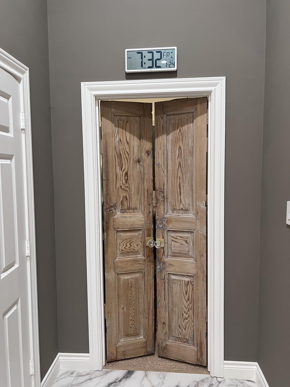 WallarGe 14.5'' Large Digital Wall Clock Battery Operated with Jumbo Numbers, Temperature and Date - Easy to Read and Set, Auto DST customer photo 1